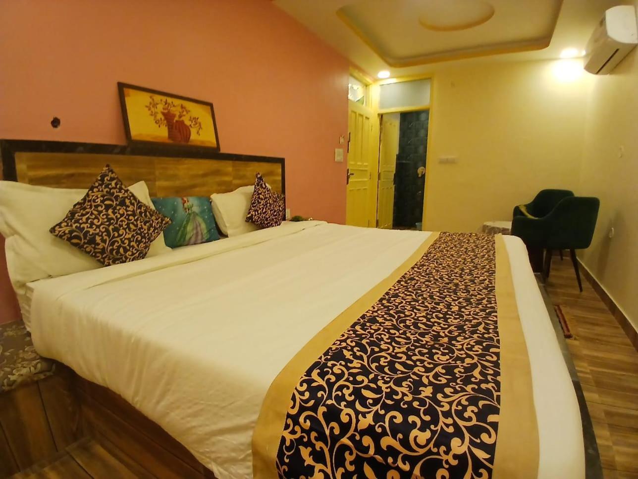 Pragati, New Loha Mandi Hotel *
