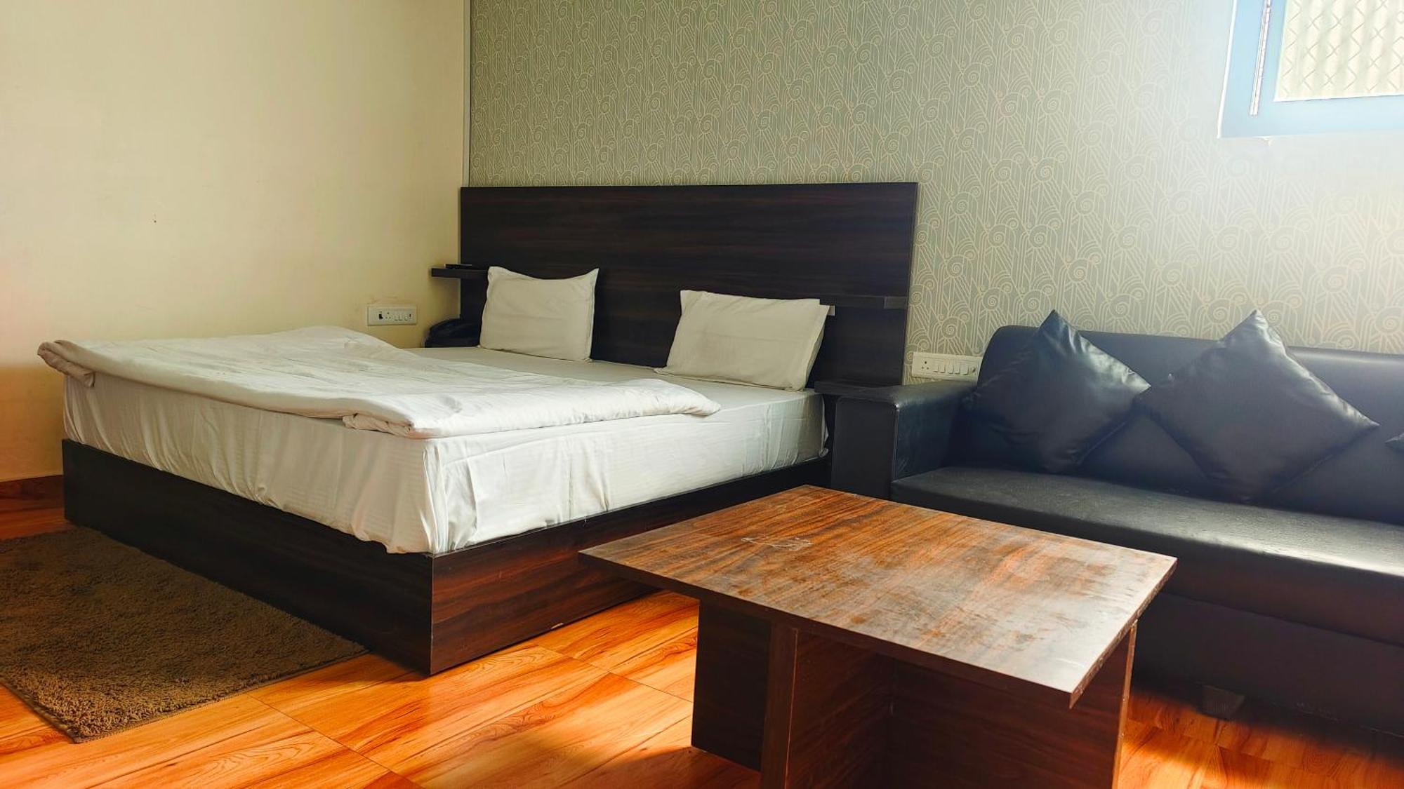 Hotel The Lotus Prime