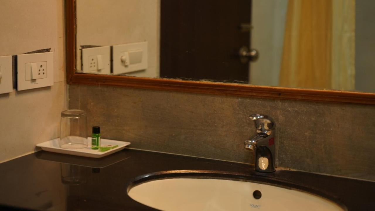 Hotel Raas Mahal-hotel In Near Tourist Places Jaipur