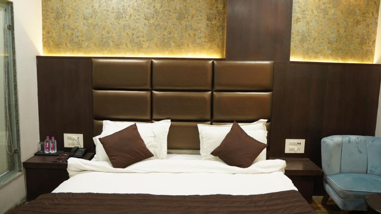 Hotel Raas Mahal-hotel In Near Tourist Places