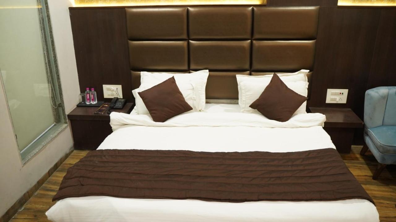 Hotel Raas Mahal-hotel In Near Tourist Places Jaipur