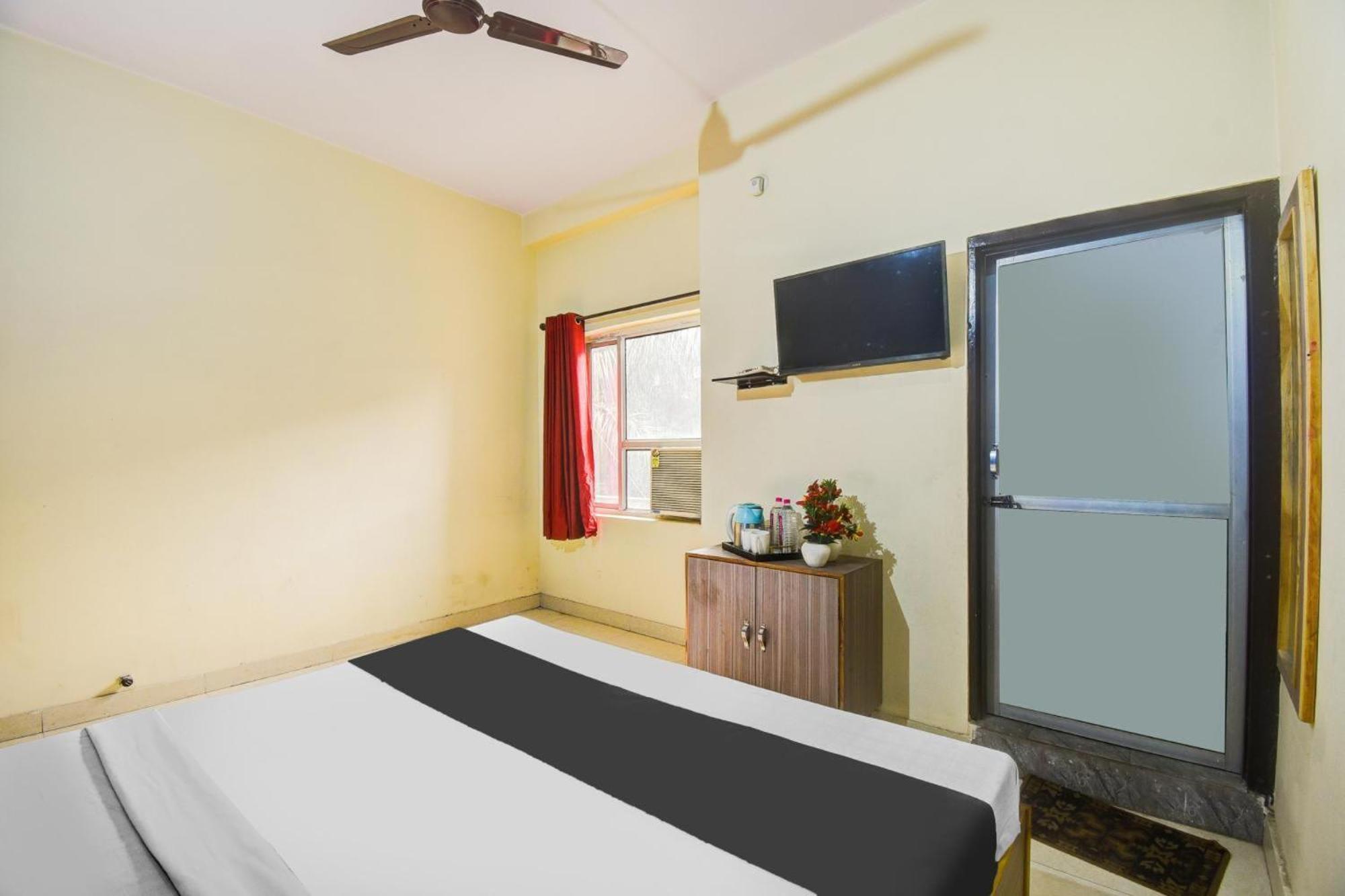 Hotel Radhe Radhe Near International Airport 3*