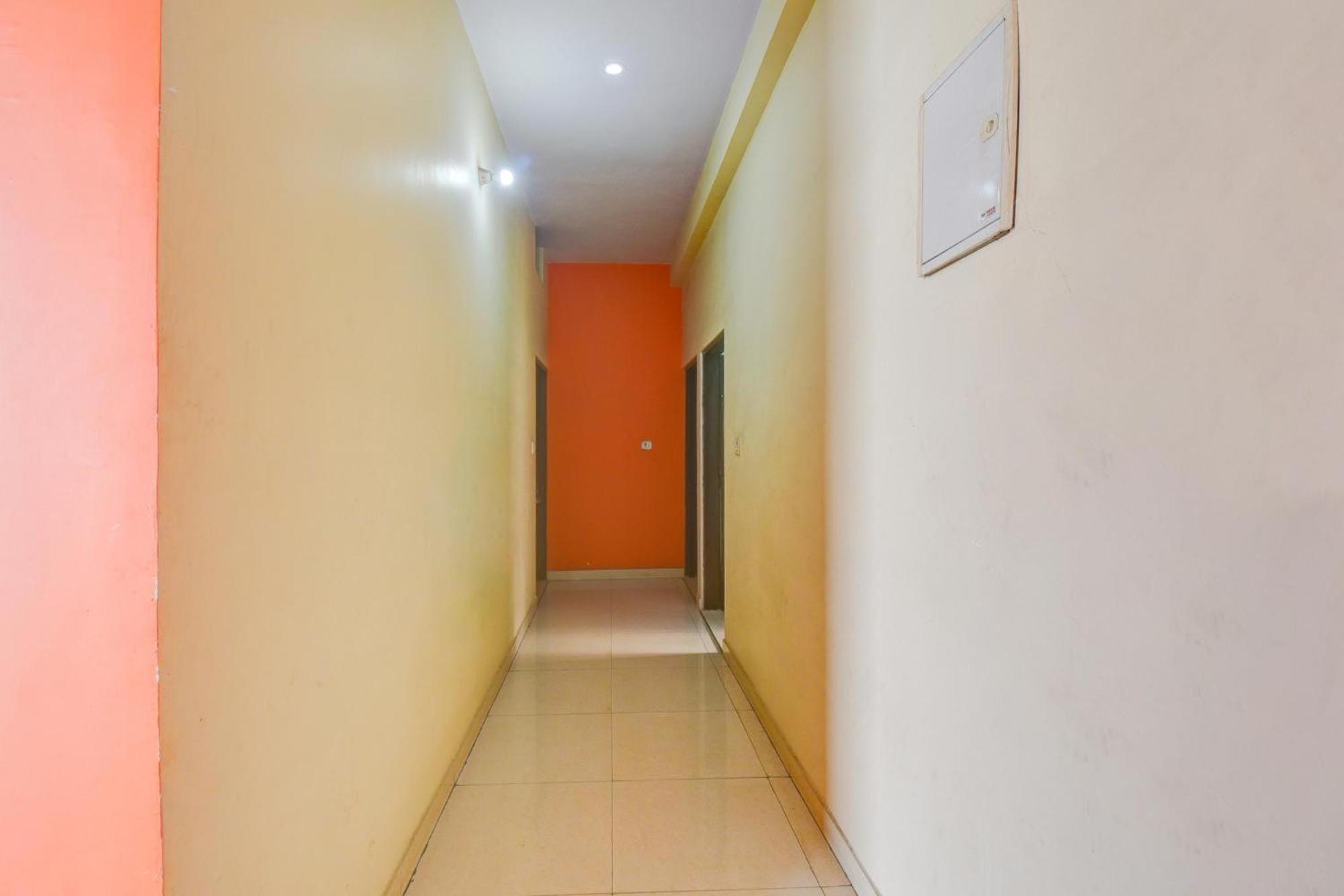 Radhe Radhe Near International Airport Hotel