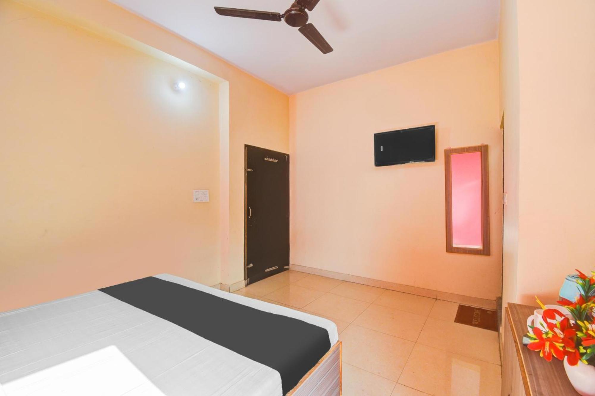 Hotel Radhe Radhe Near International Airport 3*