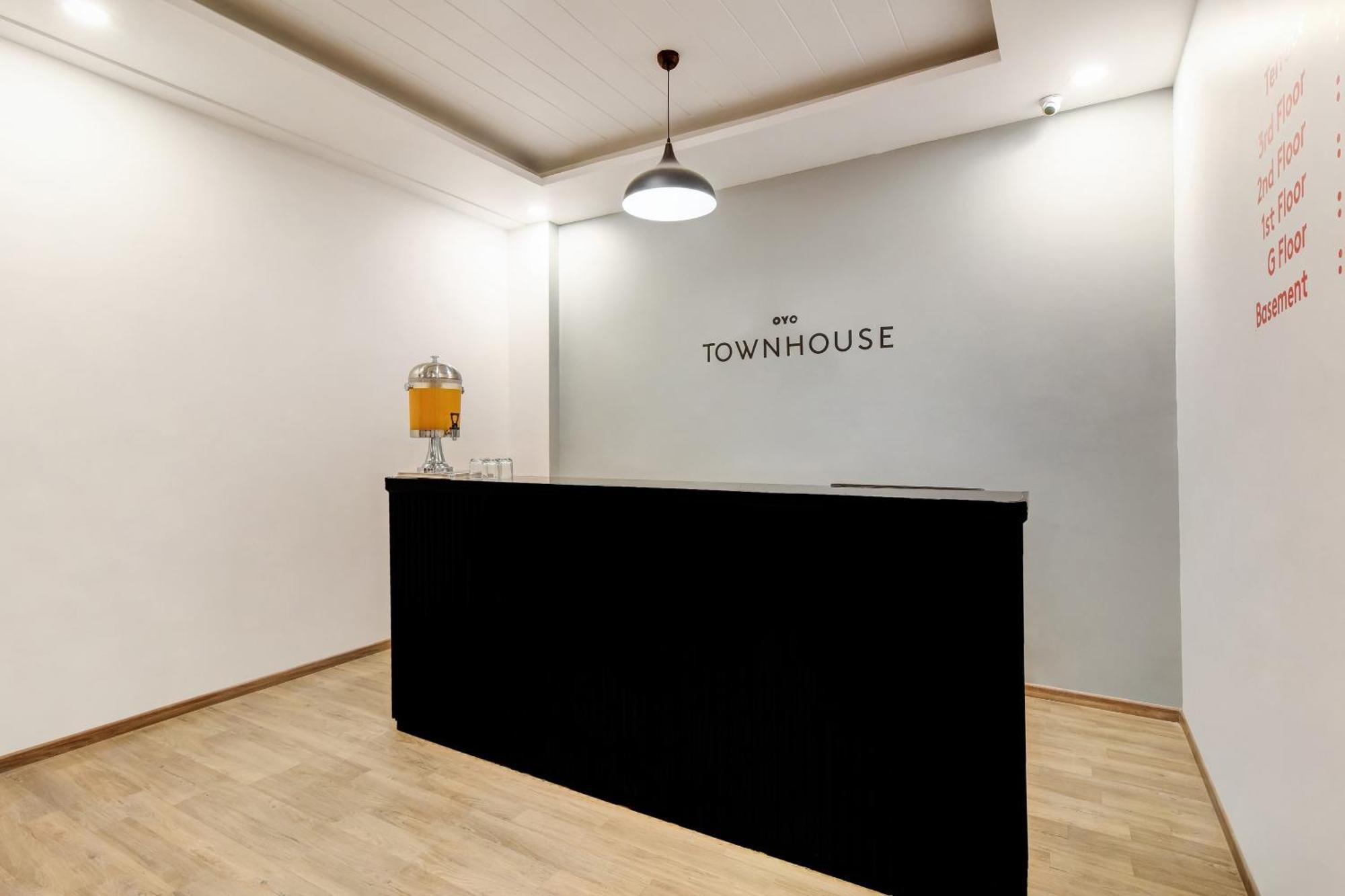 Townhouse Airport Hotel