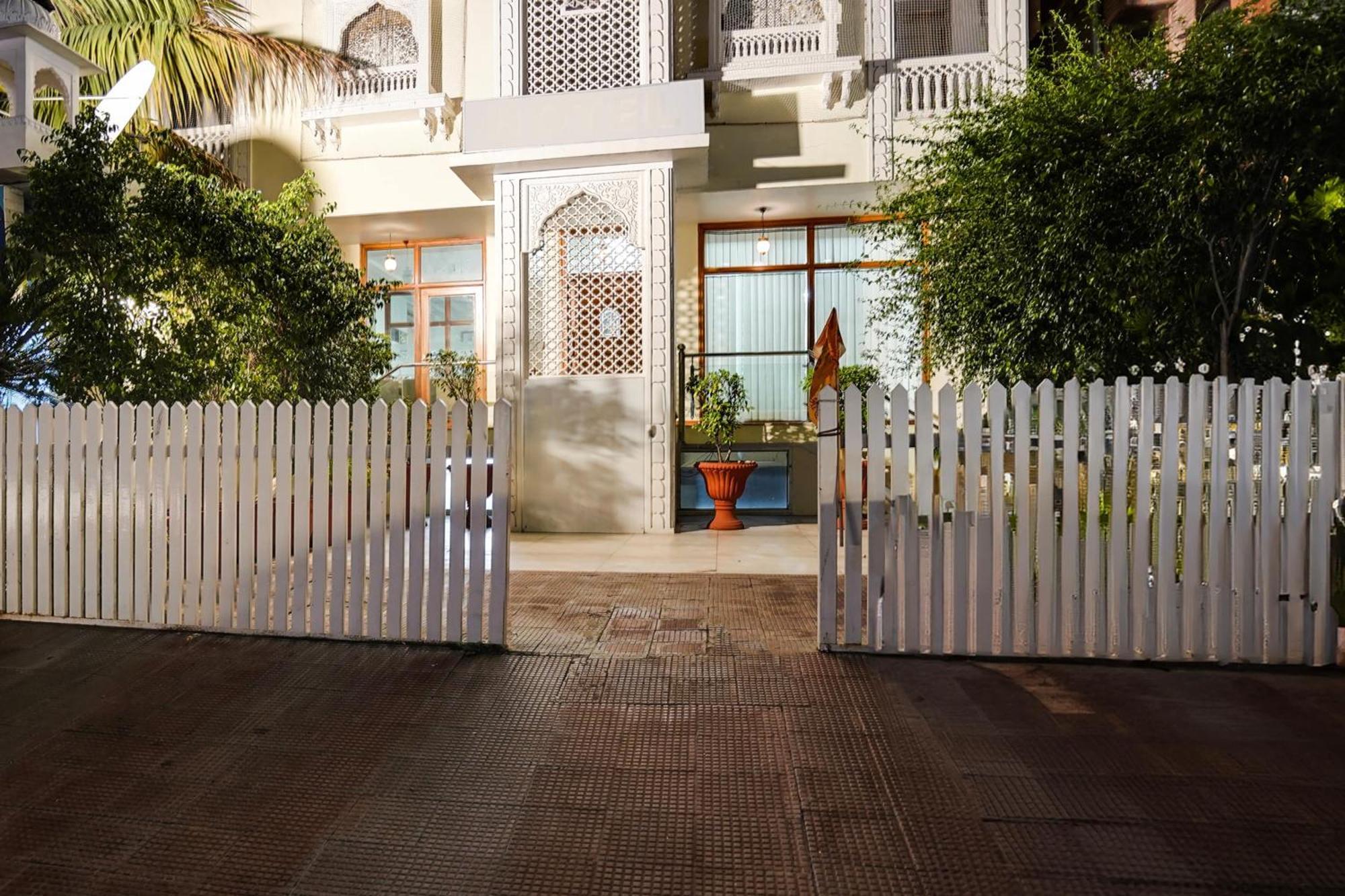 Hotel Super Townhouse Durgapura Formerly Gumaan Heritage 4*