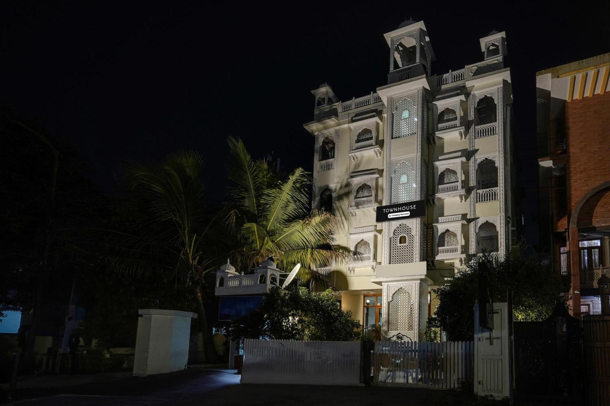 Super Townhouse Durgapura Formerly Gumaan Heritage