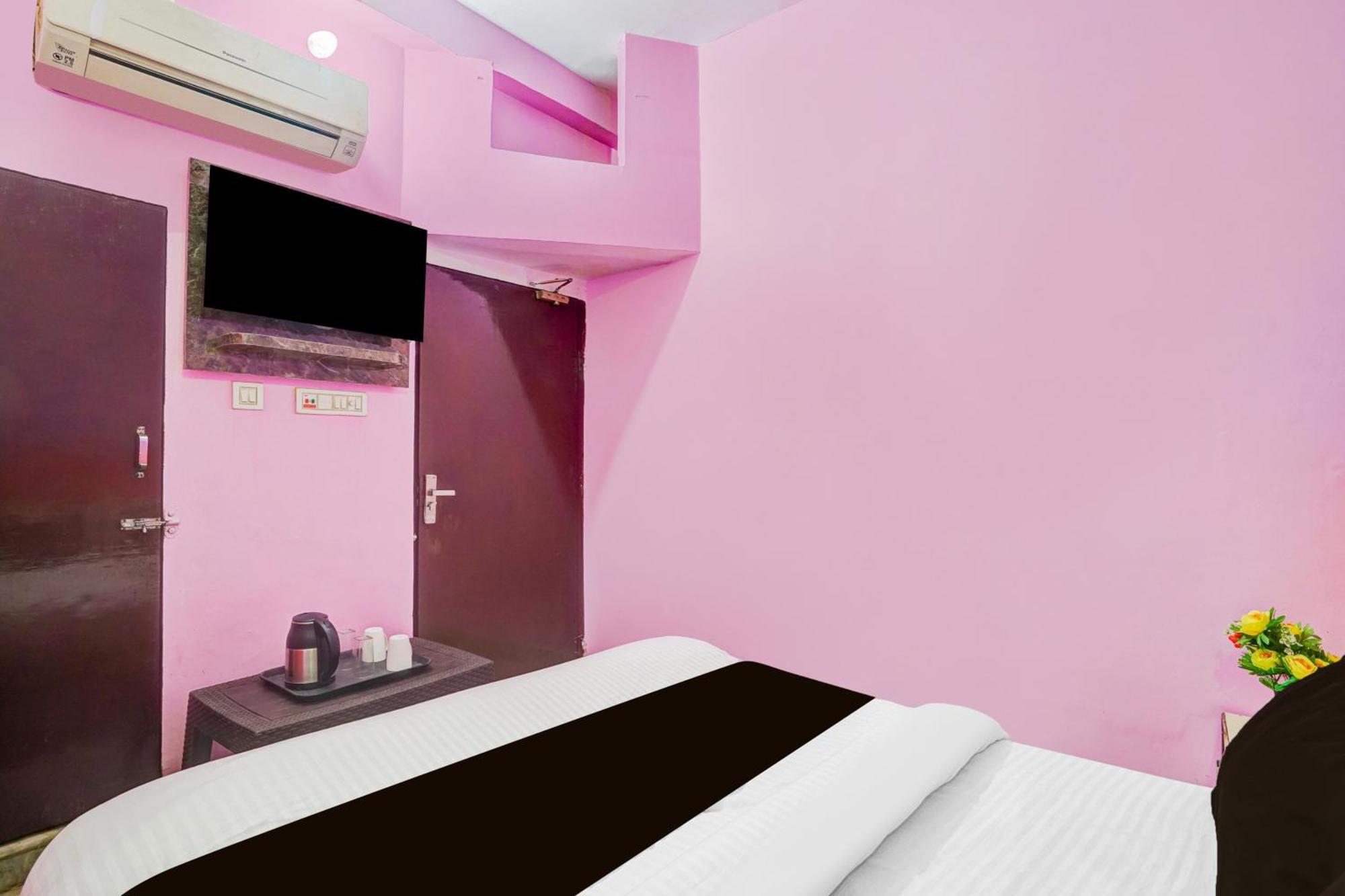 O Pink Palace Hotel 3*