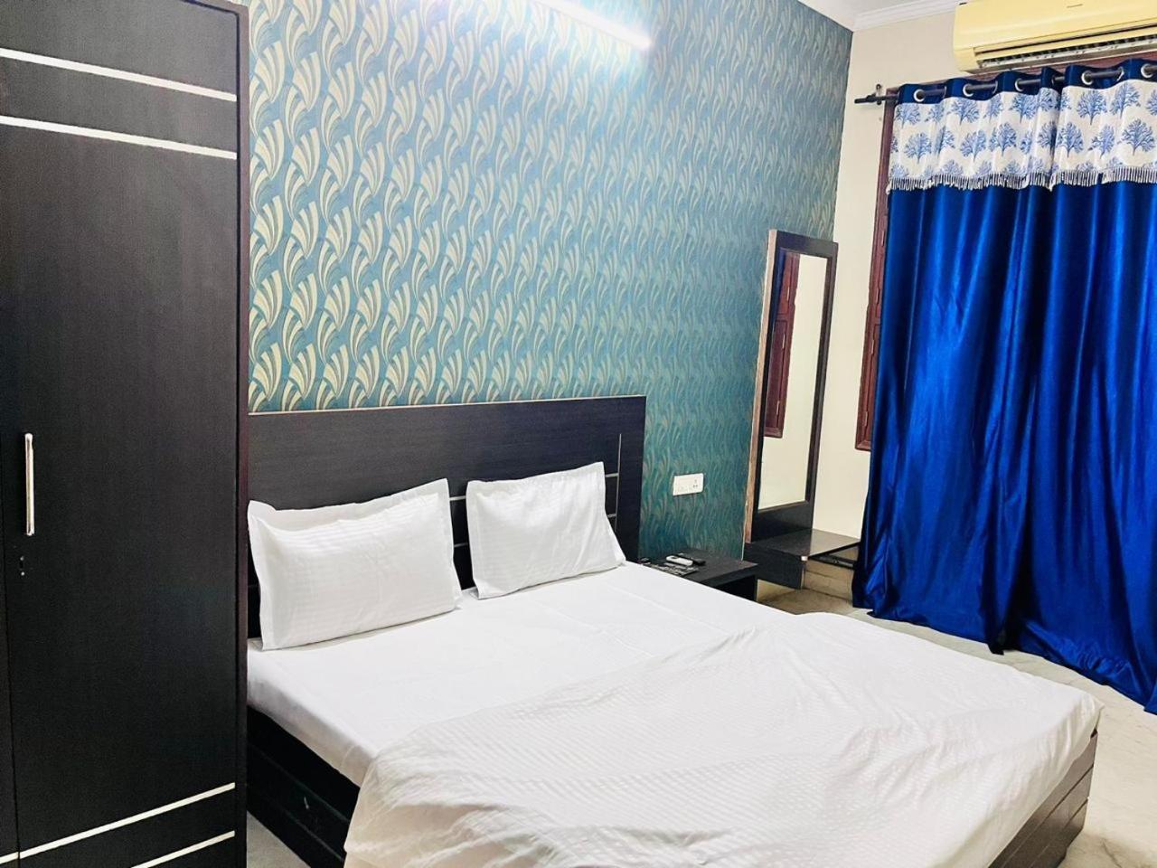 Omkar Hotel 3*