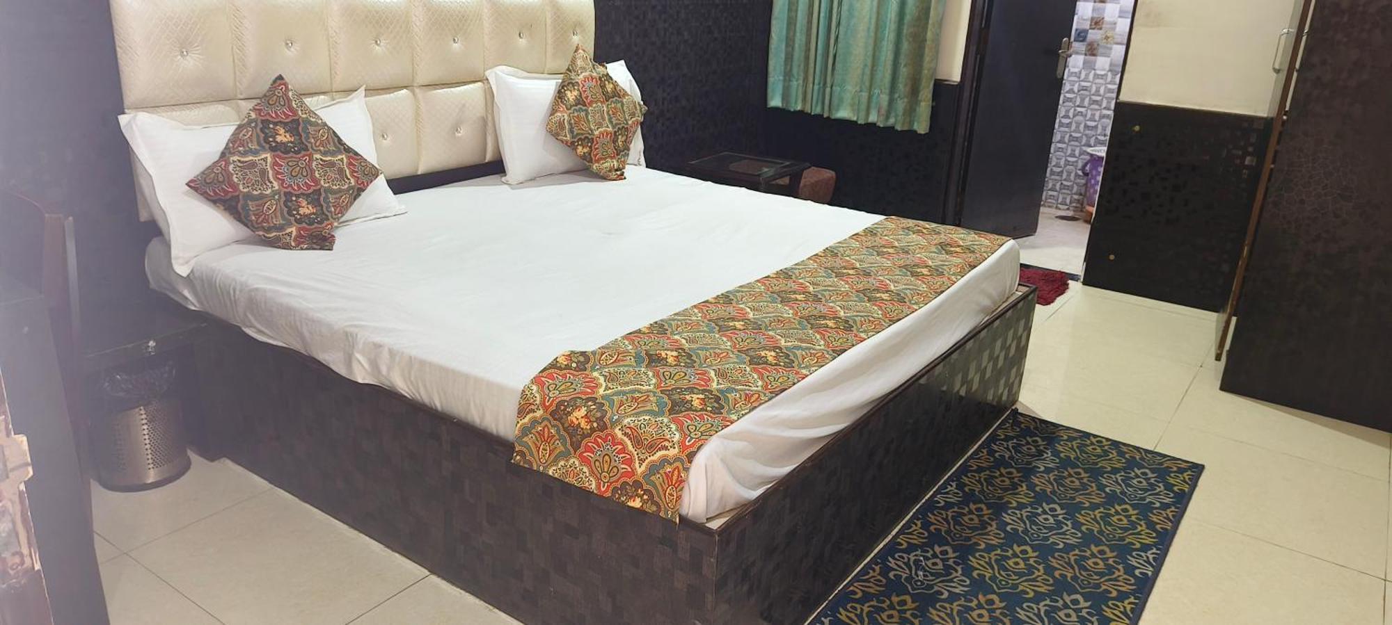 Hotel The Raj