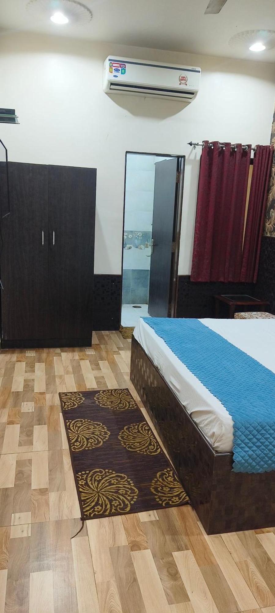 Hotel The Raj 3*