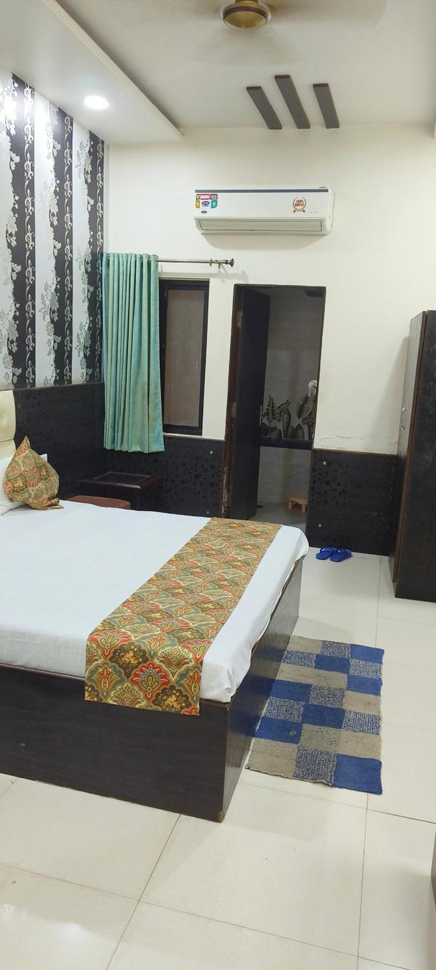The Raj Hotel 3*