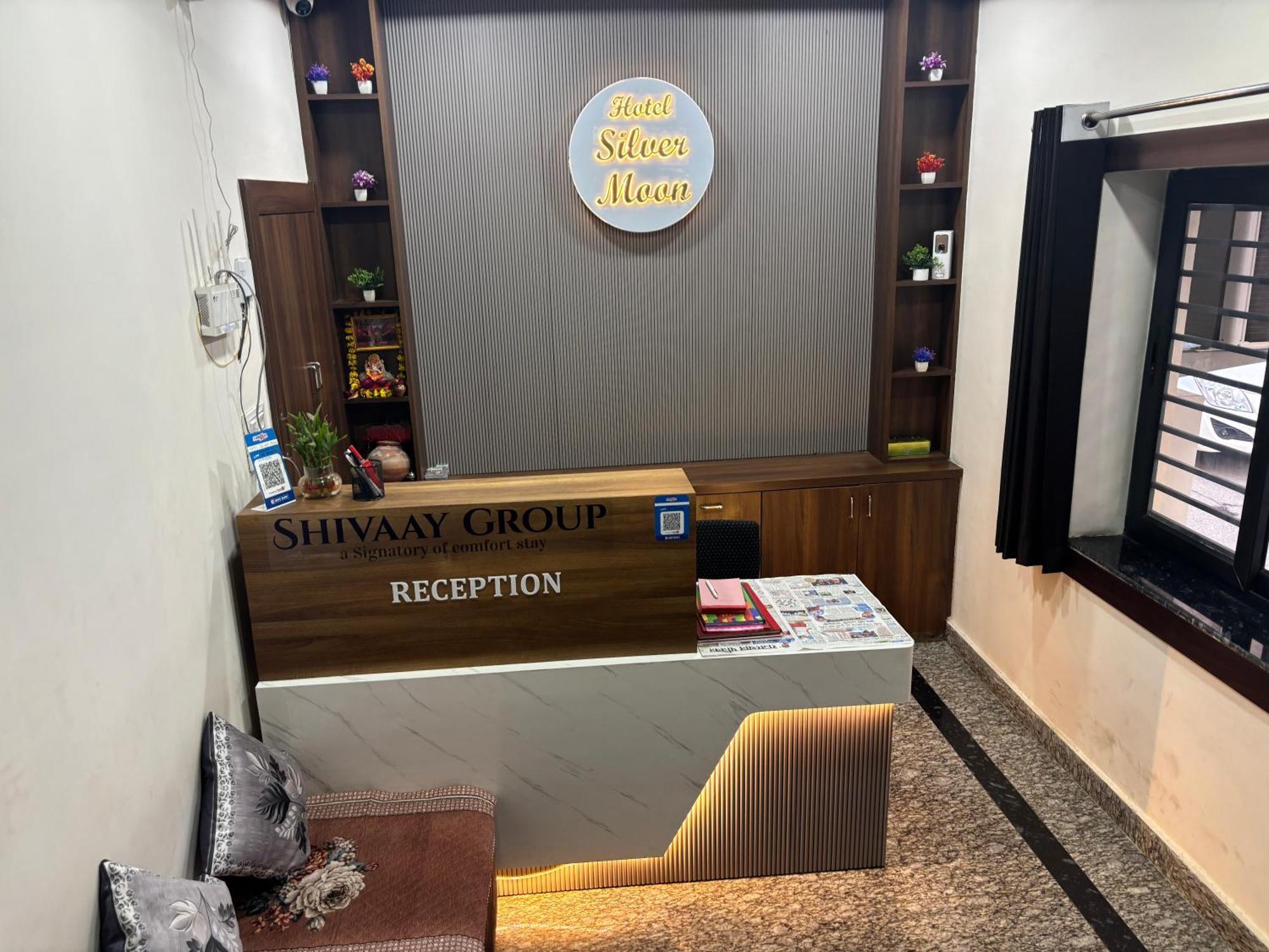 Silver Moon-200 Meter Junction Hotel