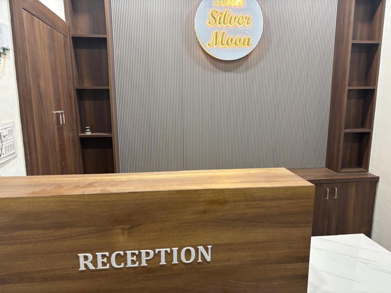 Hotel Silver Moon-200 Meter Junction 3*