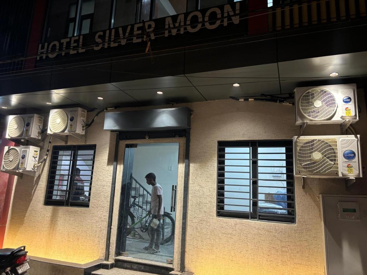 Silver Moon-200 Meter Junction 3*