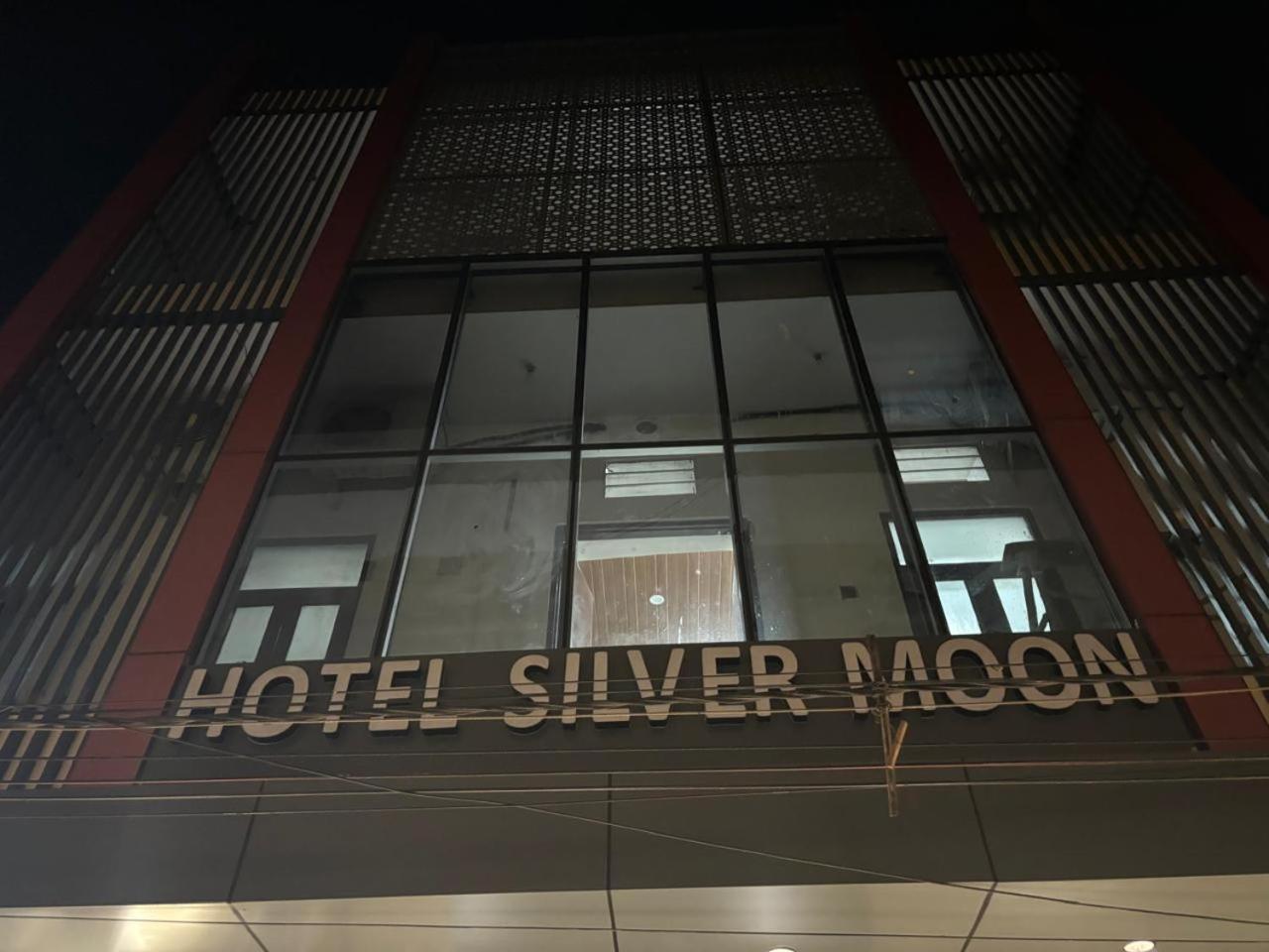 Silver Moon-200 Meter Junction