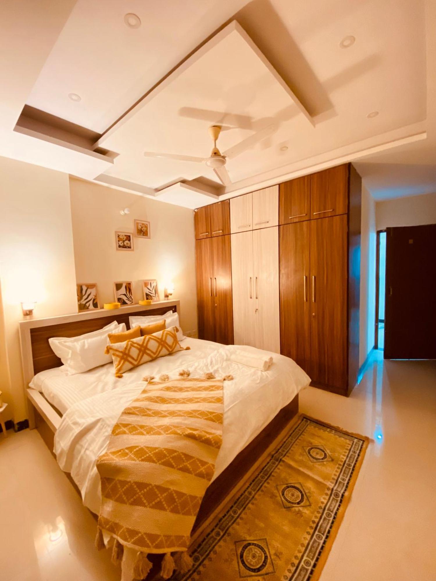 Gulabi Meadows Apartment *