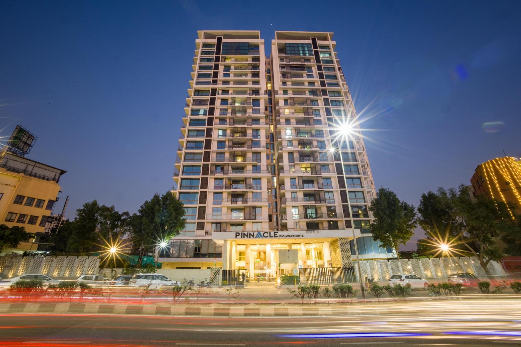 Alaya Manhattan 1804 - 3 Bhk Duplex With Stunning Views, Office & Stylish Bar Villa *