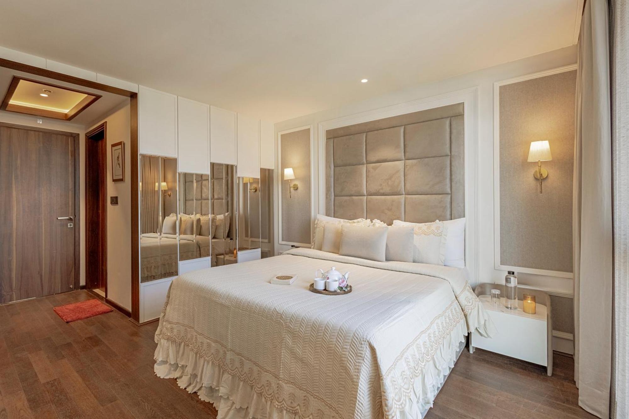 Alaya Manhattan 1804 - 3 Bhk Duplex With Stunning Views, Office & Stylish Bar Villa