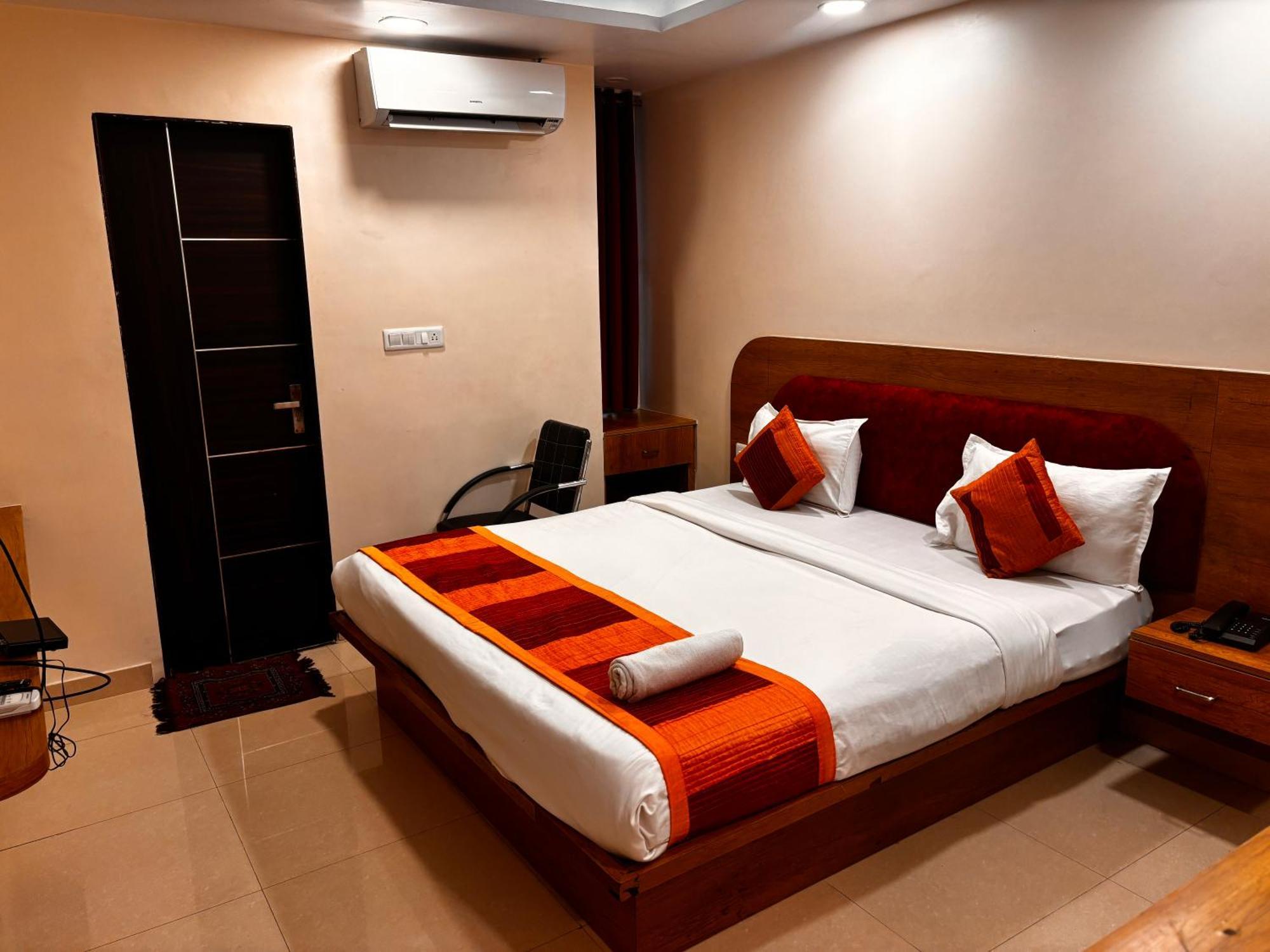 Gulabi Nagri, Malviya Nagar, Hotel Jaipur