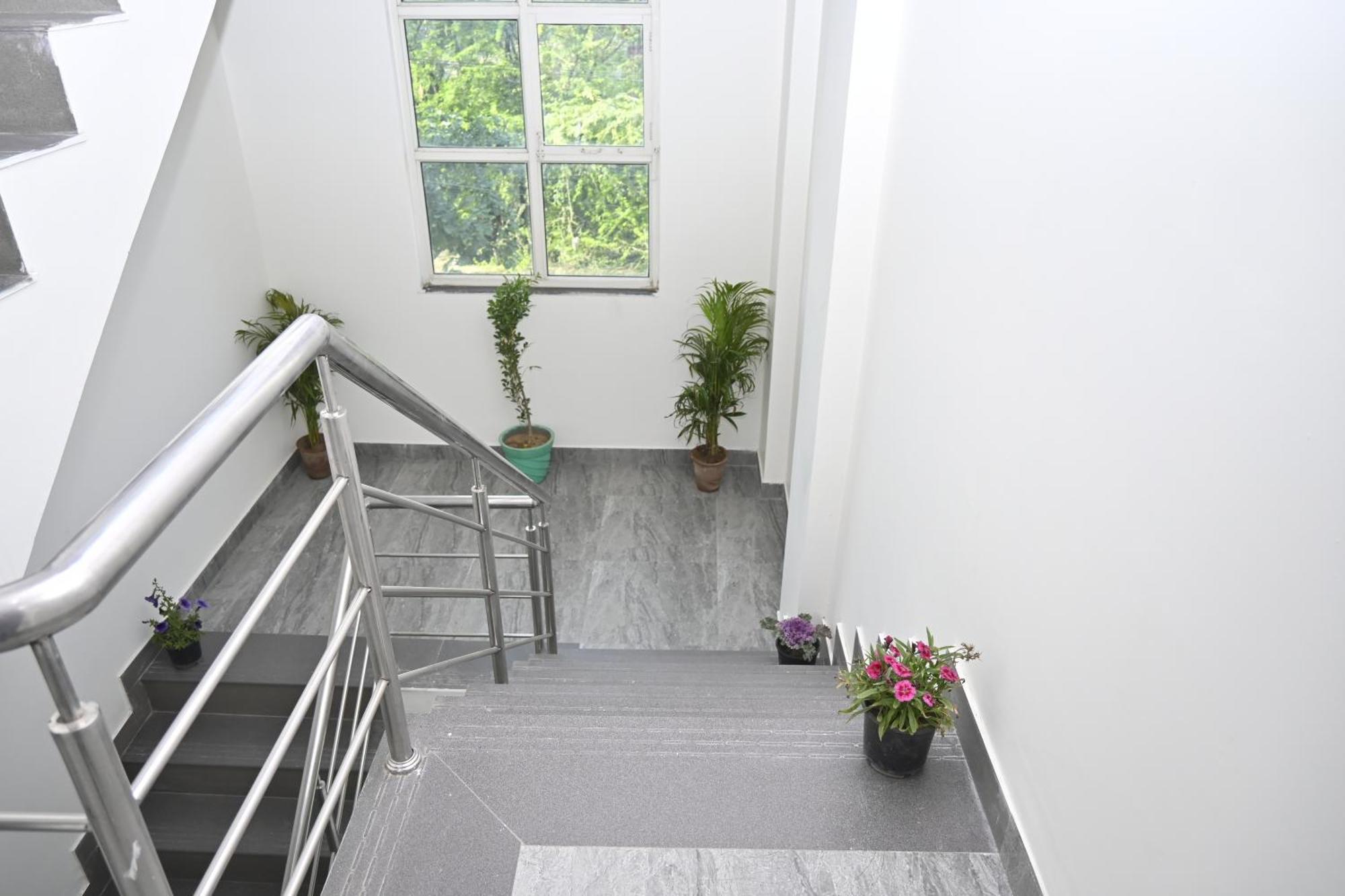 Tranquil In A Beautiful Setting With Games Apartment