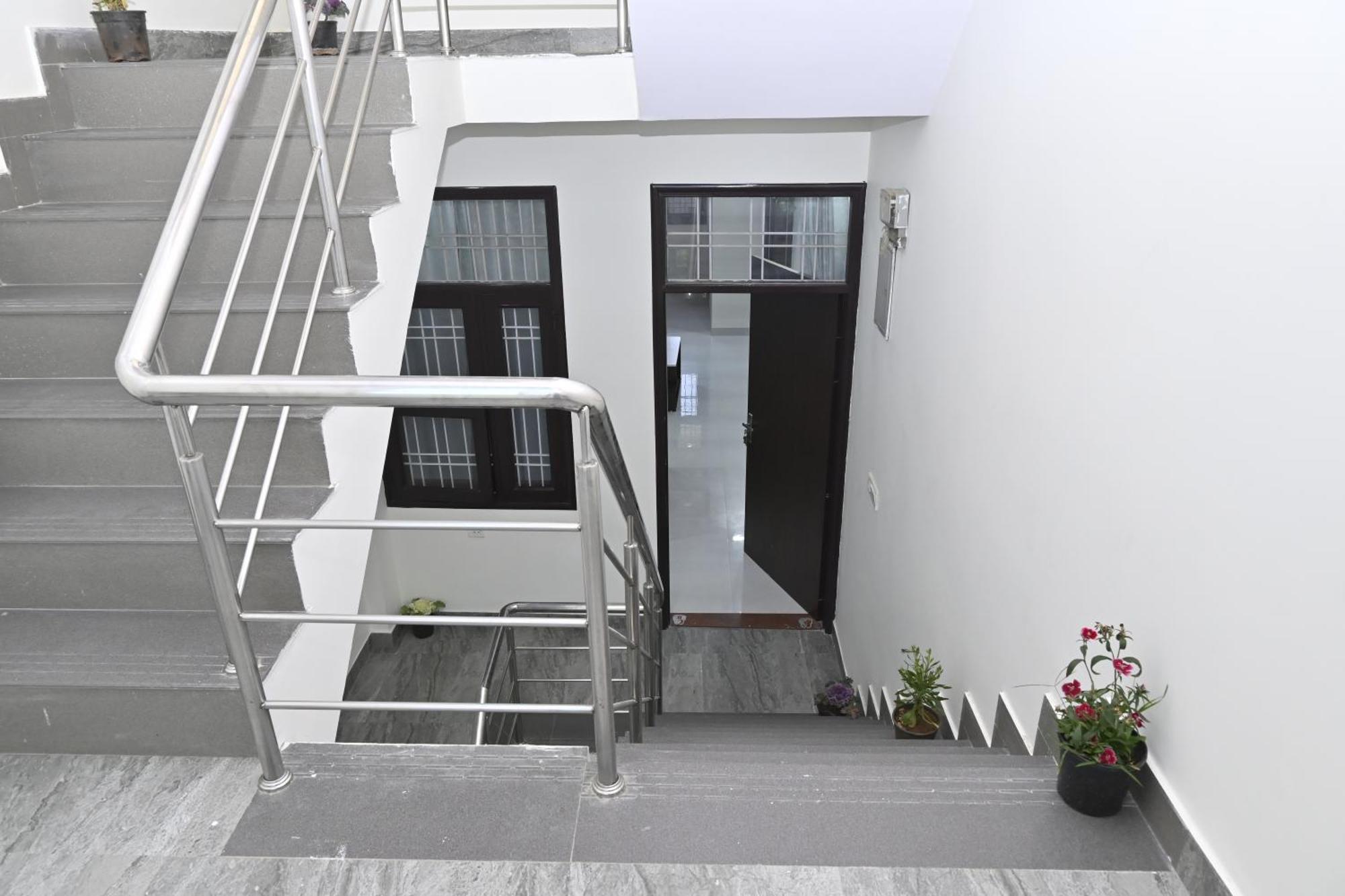 Apartment Tranquil In A Beautiful Setting With Games Jaipur