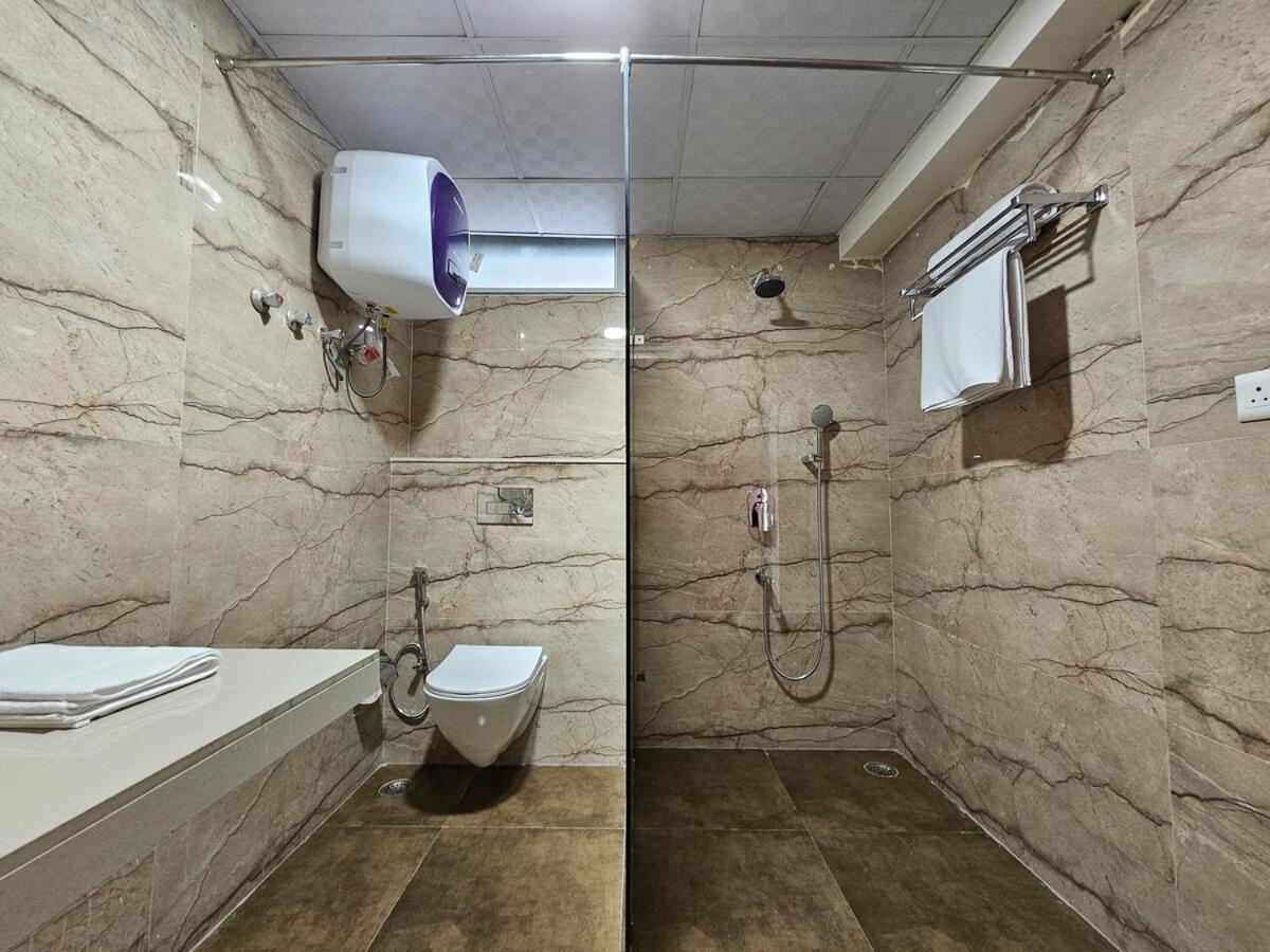 4bhk Penthouse-amber In The Dunes, Amer Road *