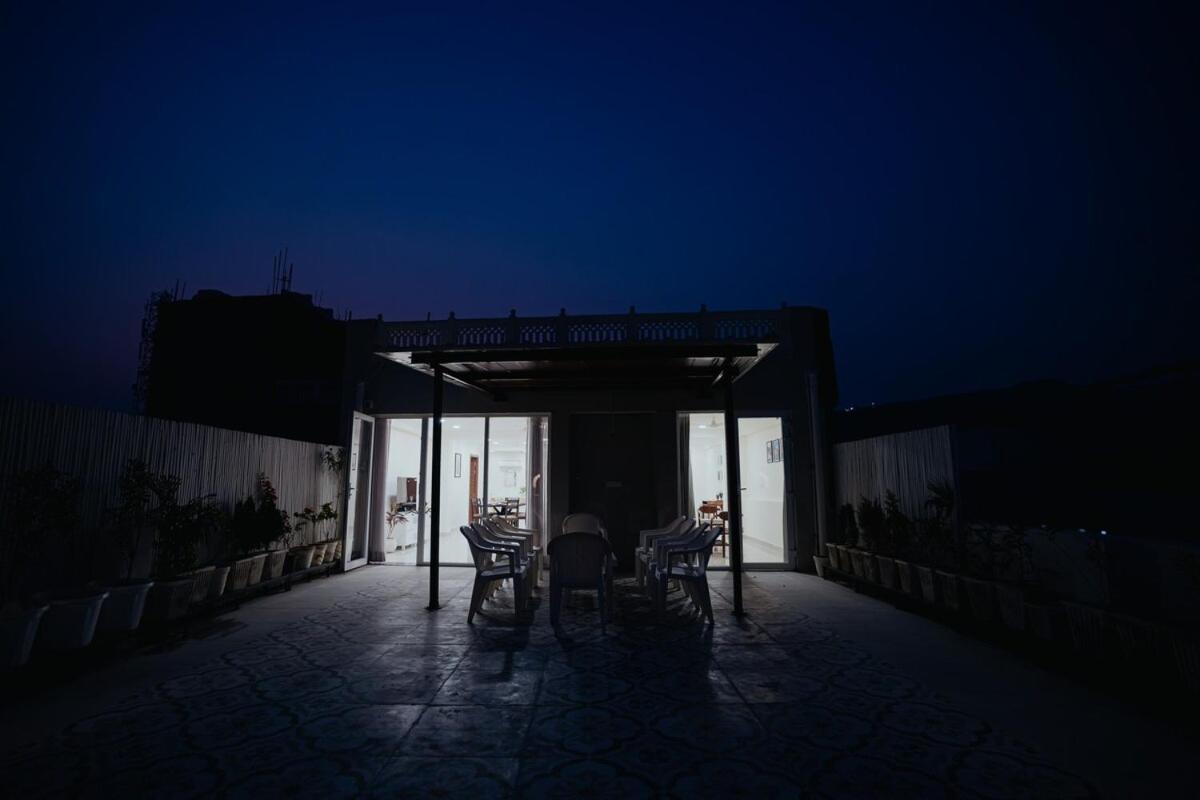 Apartment 4bhk Penthouse-amber In The Dunes, Amer Road *