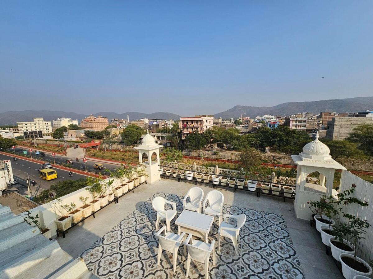 4bhk Penthouse-amber In The Dunes, Amer Road