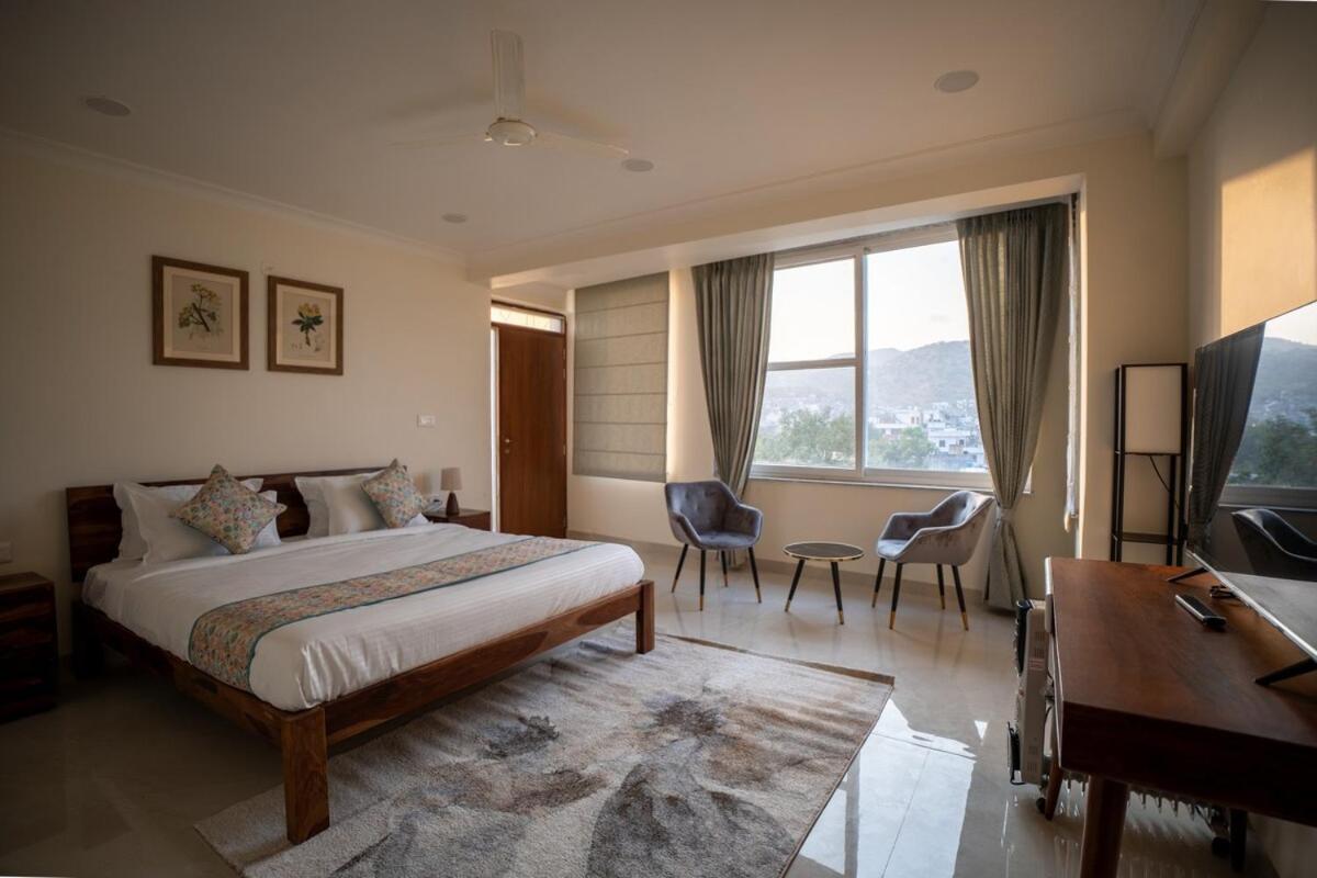 4bhk Penthouse-amber In The Dunes, Amer Road Apartment