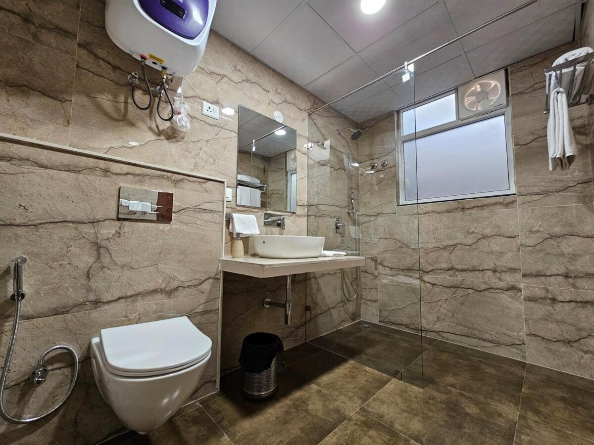 4bhk Penthouse-amber In The Dunes, Amer Road *