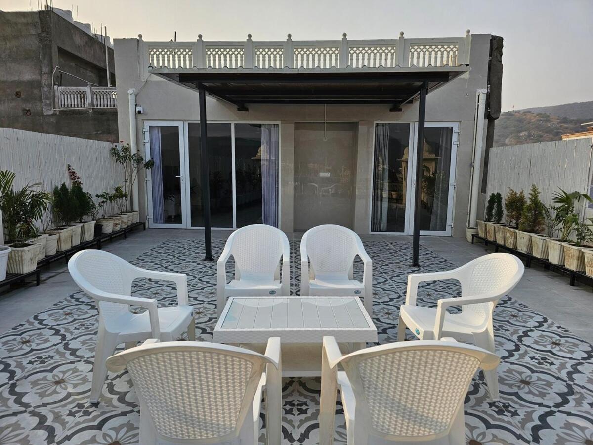 Apartment 4bhk Penthouse-amber In The Dunes, Amer Road *