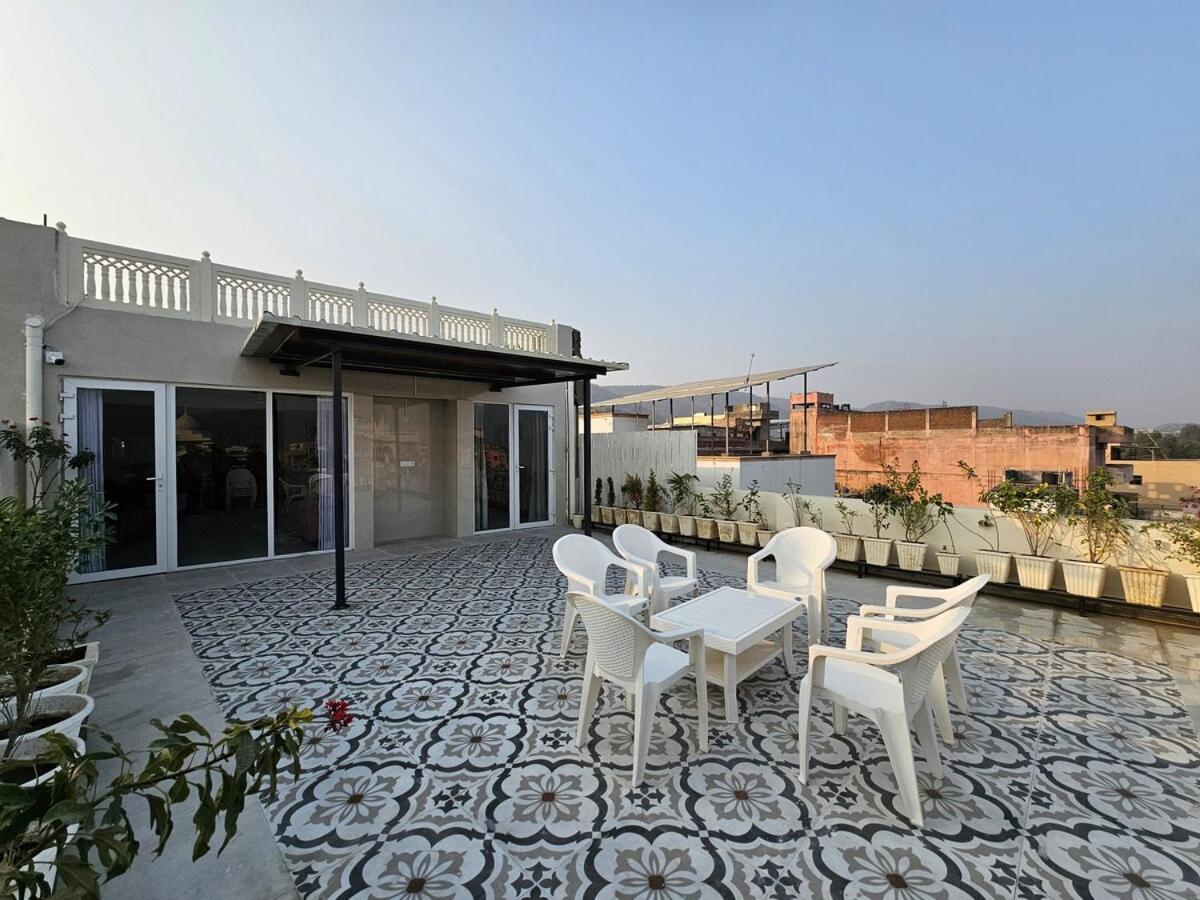 4bhk Penthouse-amber In The Dunes, Amer Road Apartment