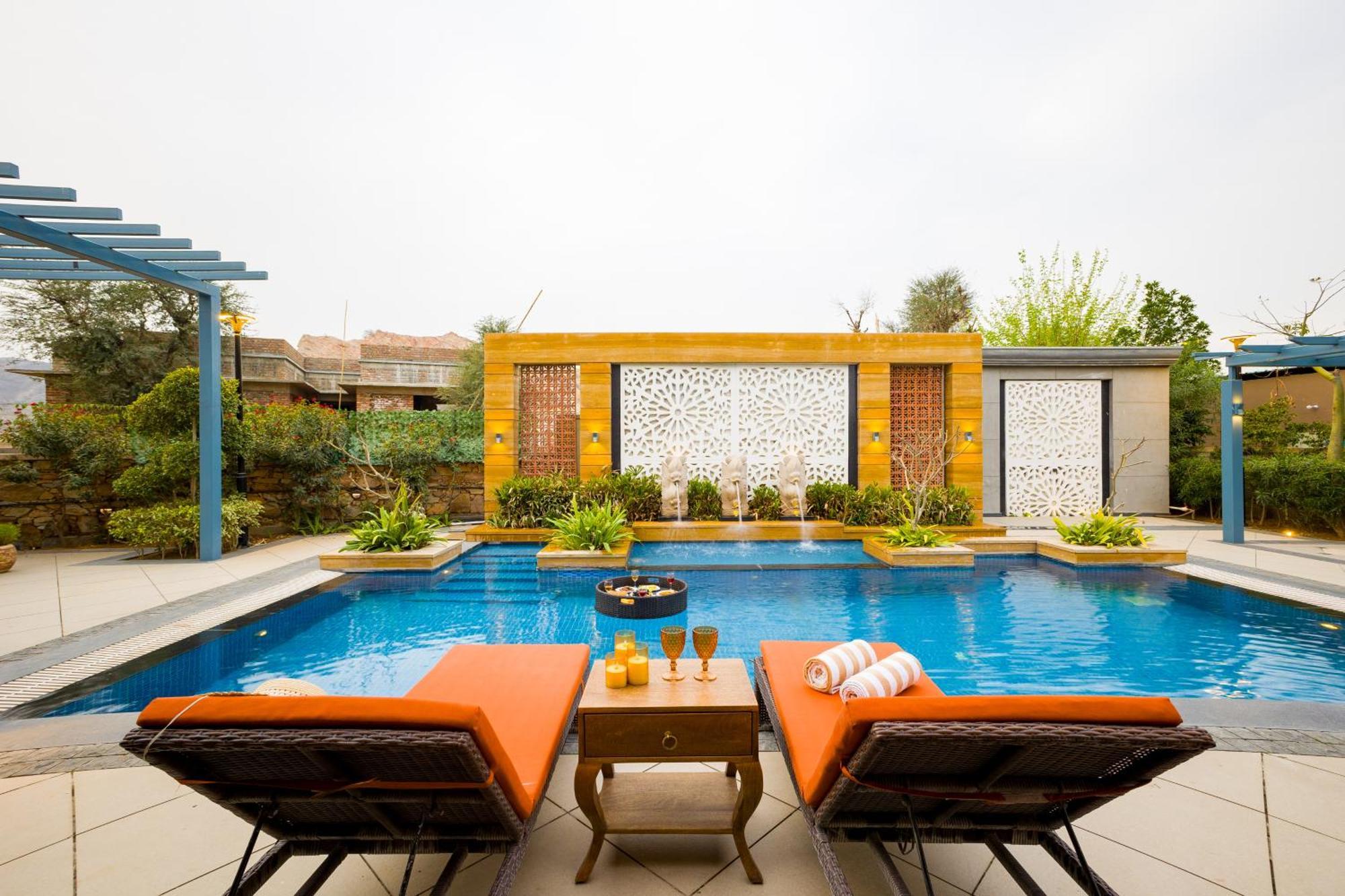 Villa Elivaas Noahs Ark 3 Bhk With Pvt Pool, Garden & Gazebo *