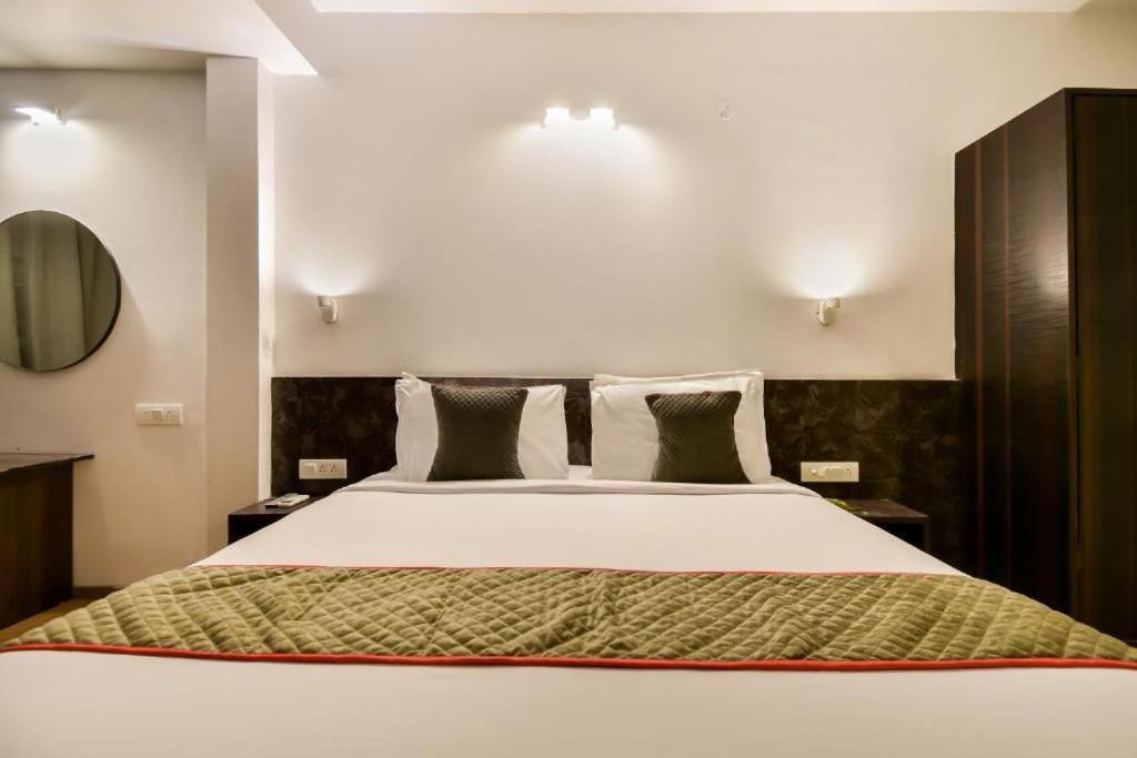 Hotel Luxurs Gopal Nagar