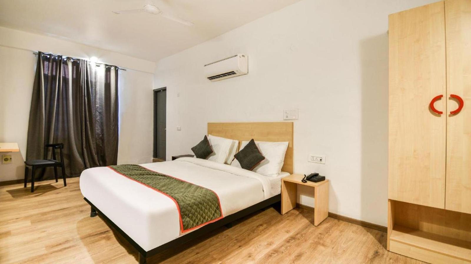 Luxurs Gopal Nagar Hotel