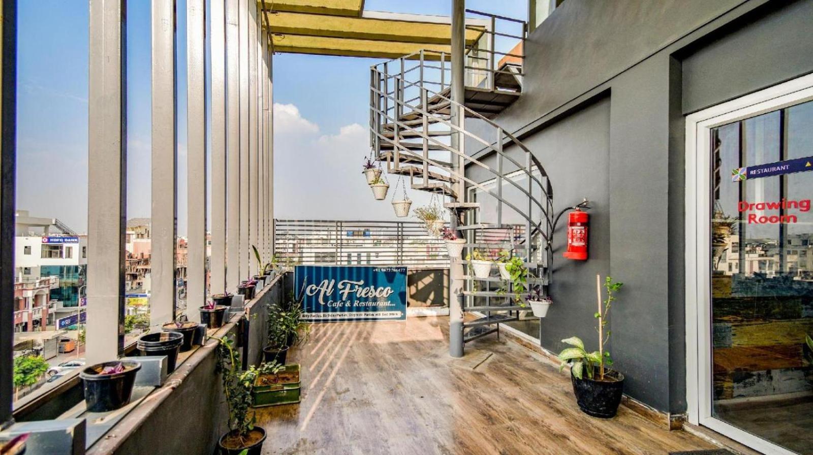 Hotel Luxurs Gopal Nagar 3*