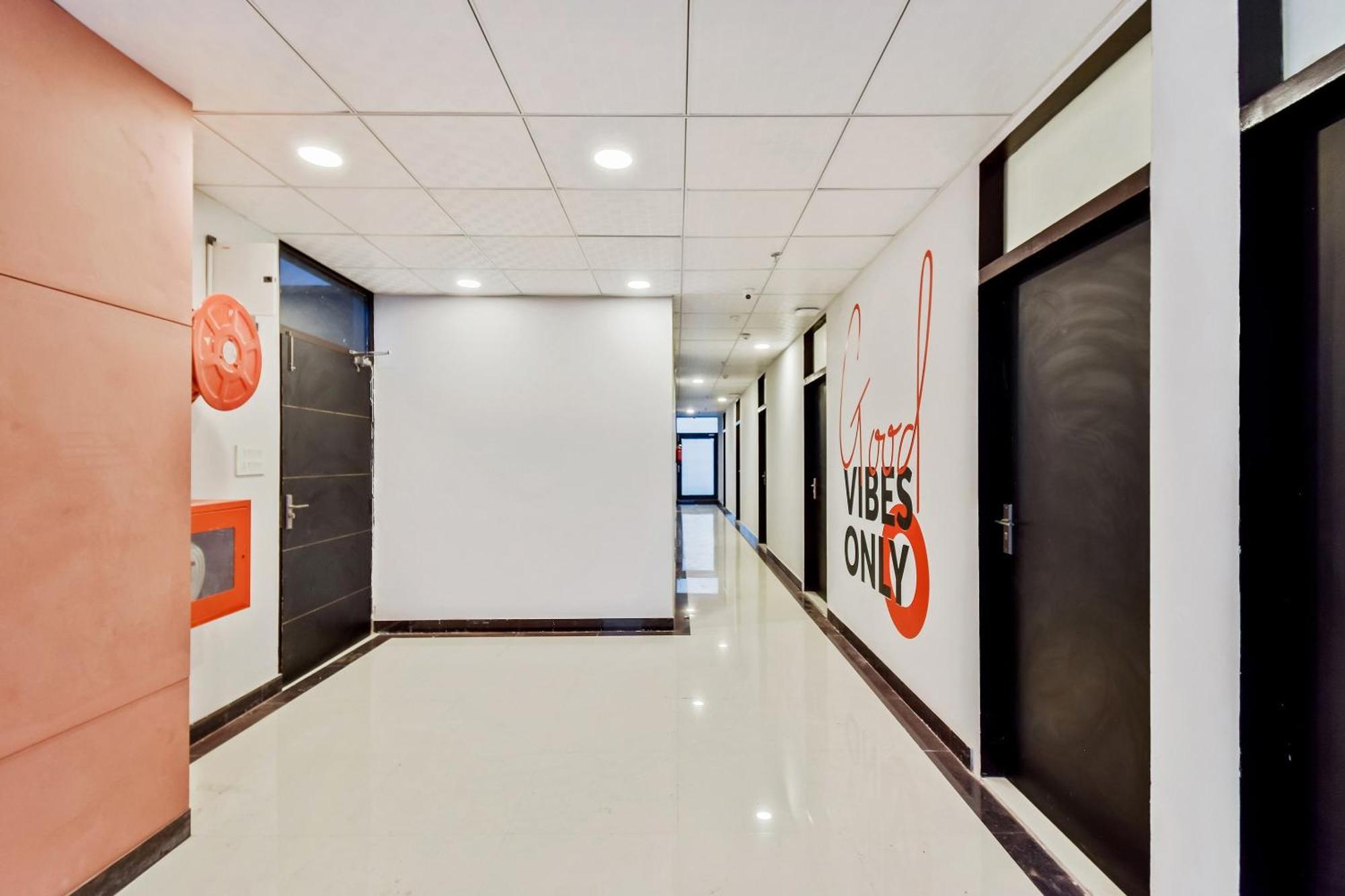 Hotel Super Collection O Govind Marg