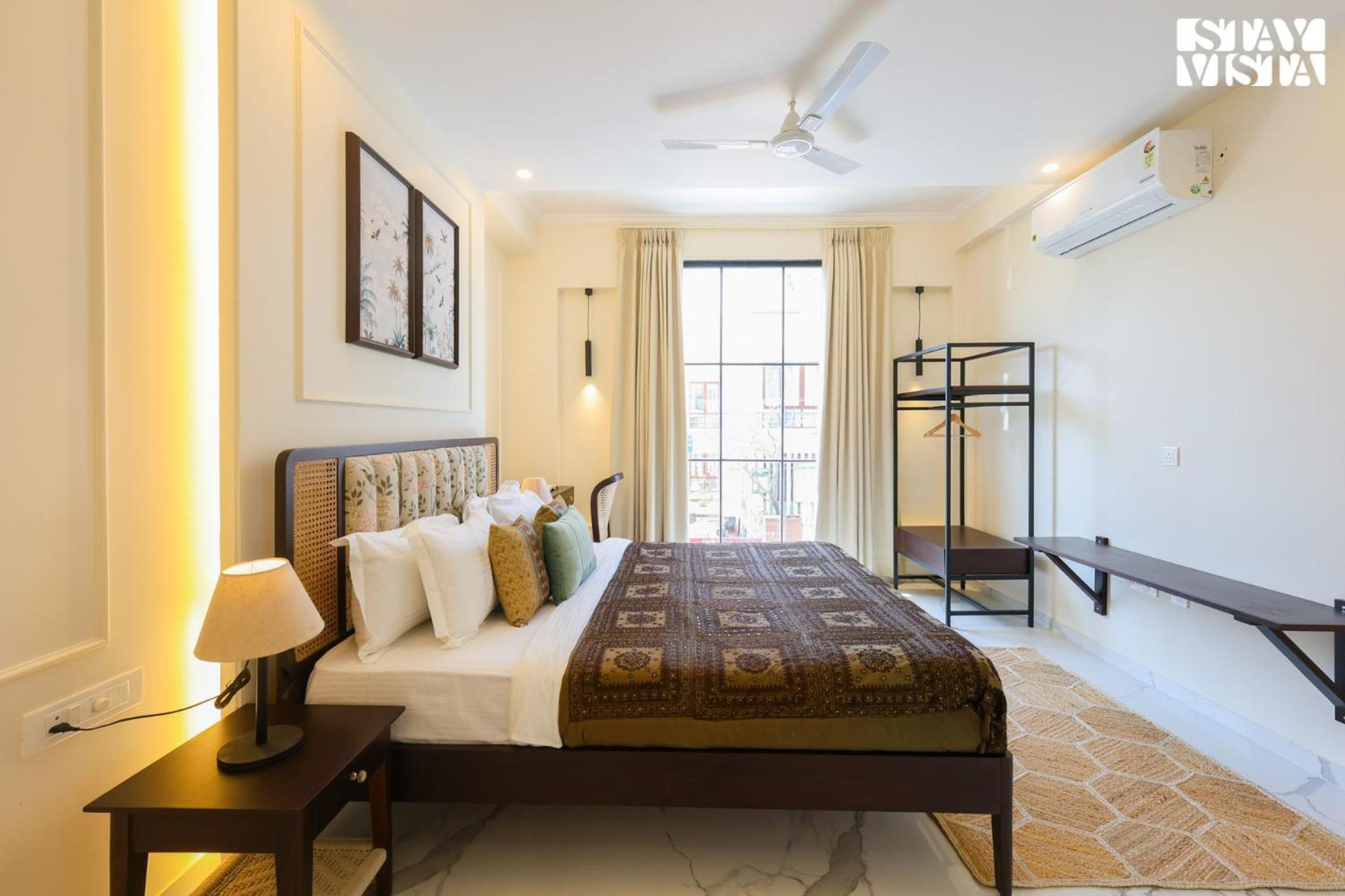 Stayvista At Sabora White With Wi-fi, Ac