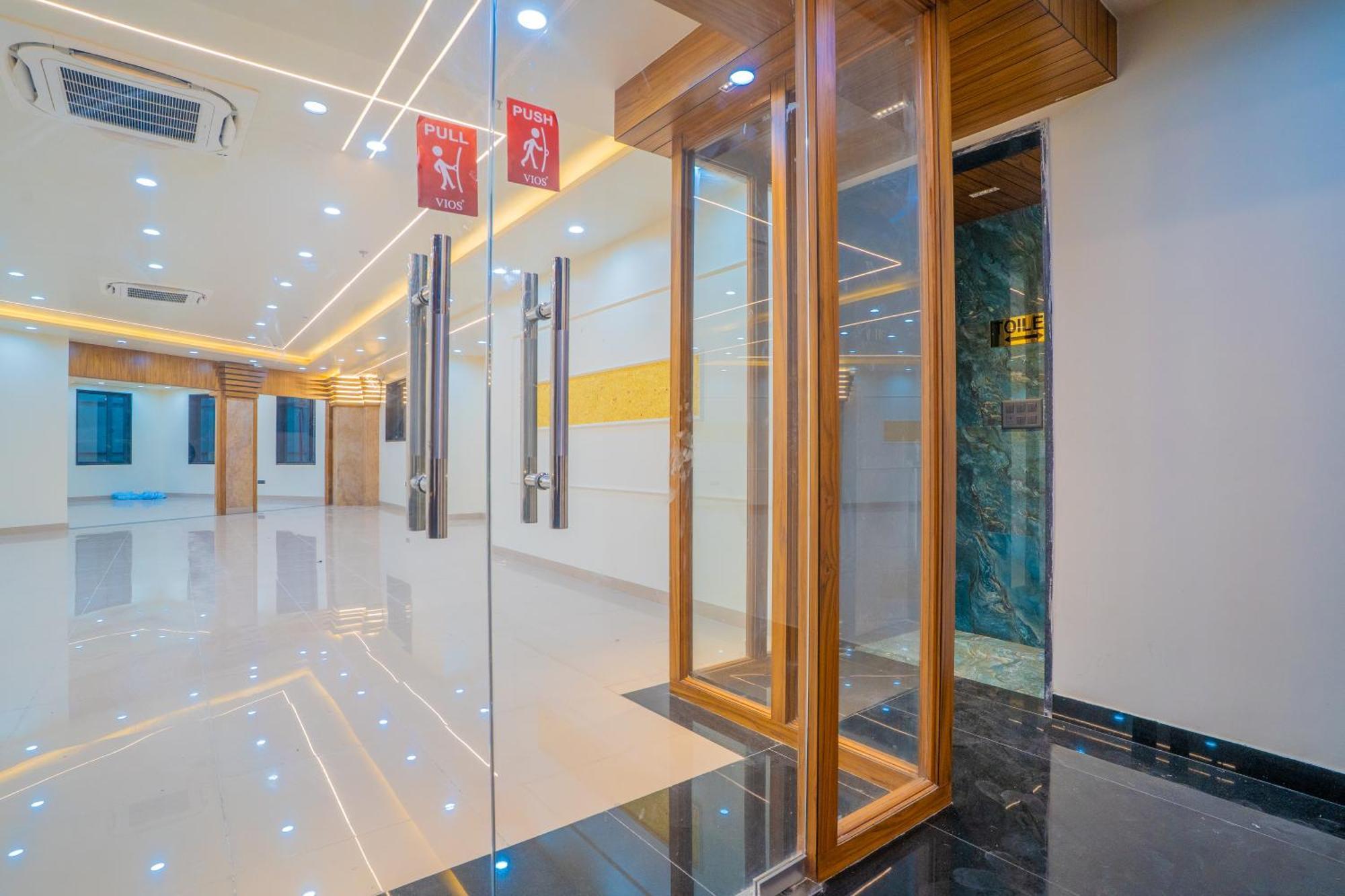 Hotel De Grand Dwarka-near Airport 3*