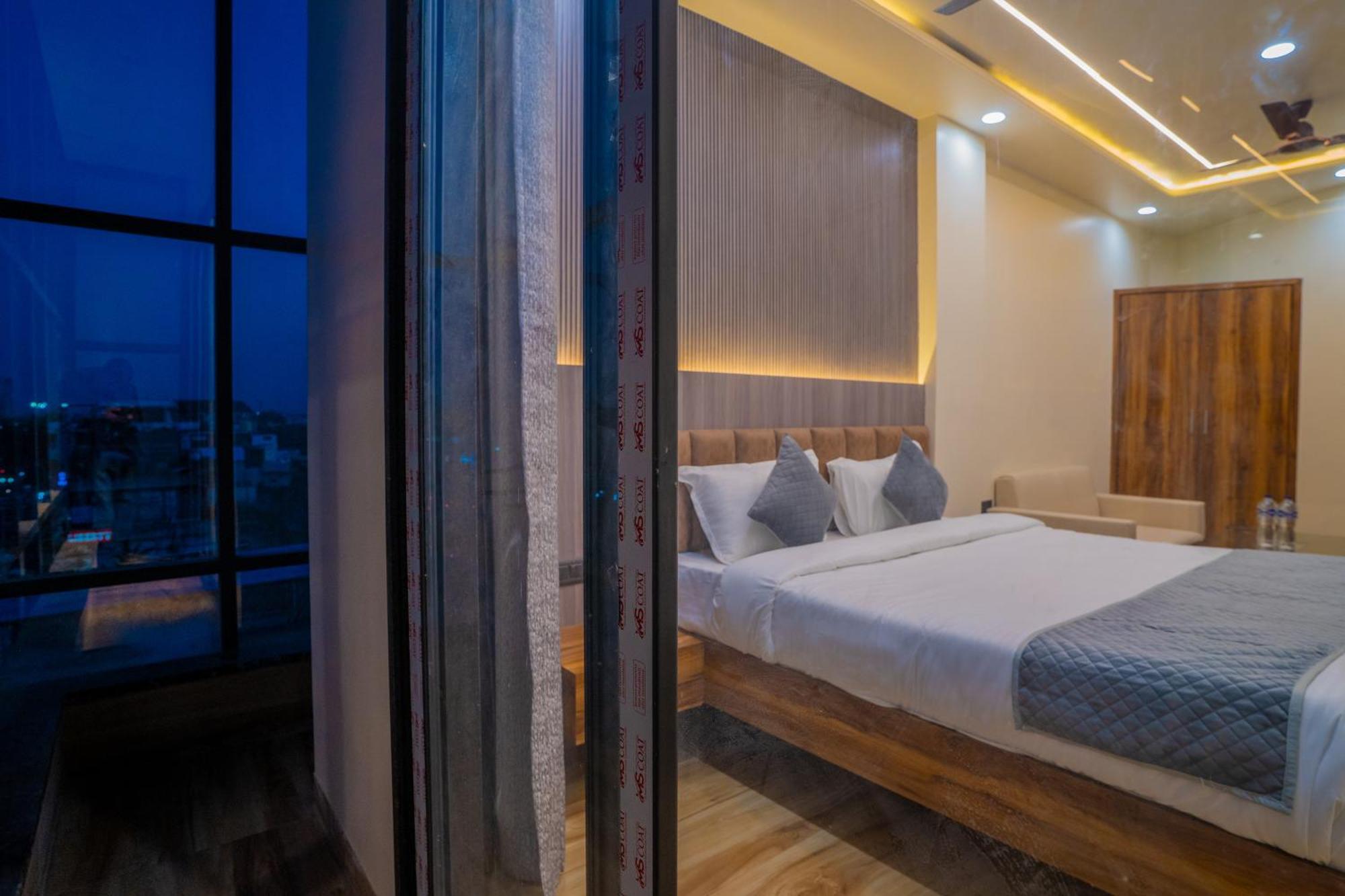 De Grand Dwarka-near Airport Hotel 3*