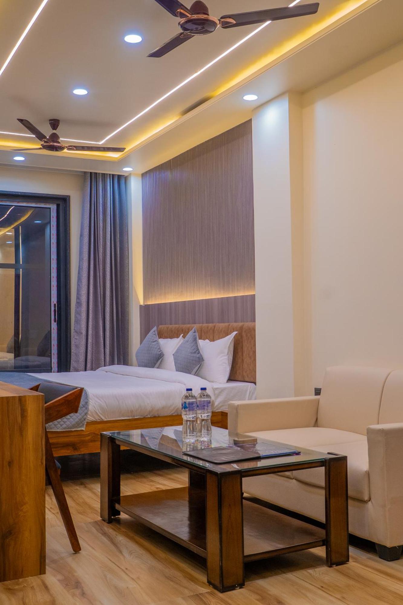 De Grand Dwarka-near Airport 3*