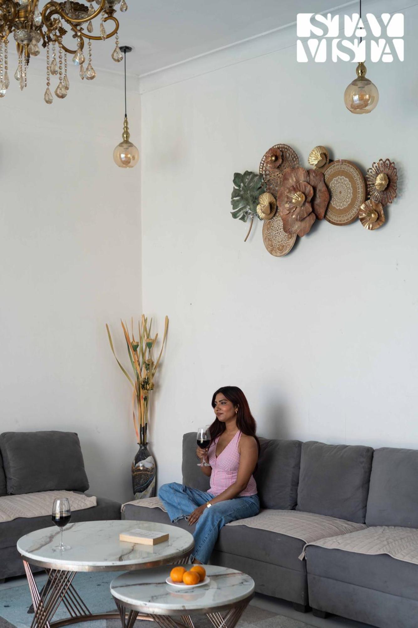 Stayvista's Kundan - Pet-friendly With Sprawling Lawn, Outdoor Pool Villa