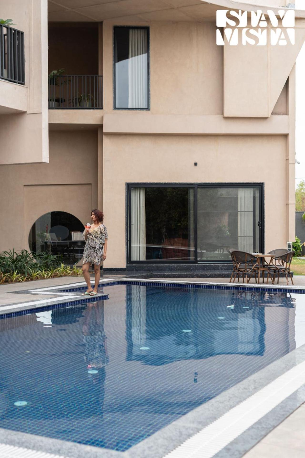 Stayvista At Urban Escape - 2 Pools, Lawn & Wifi *