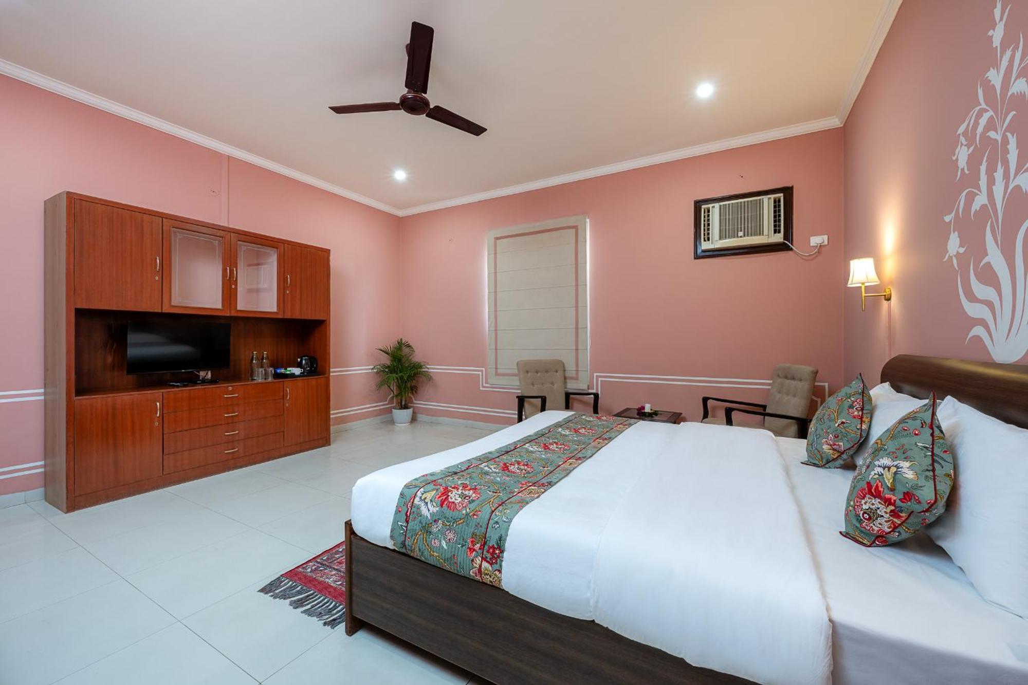 Hotel Nine Palms 4*