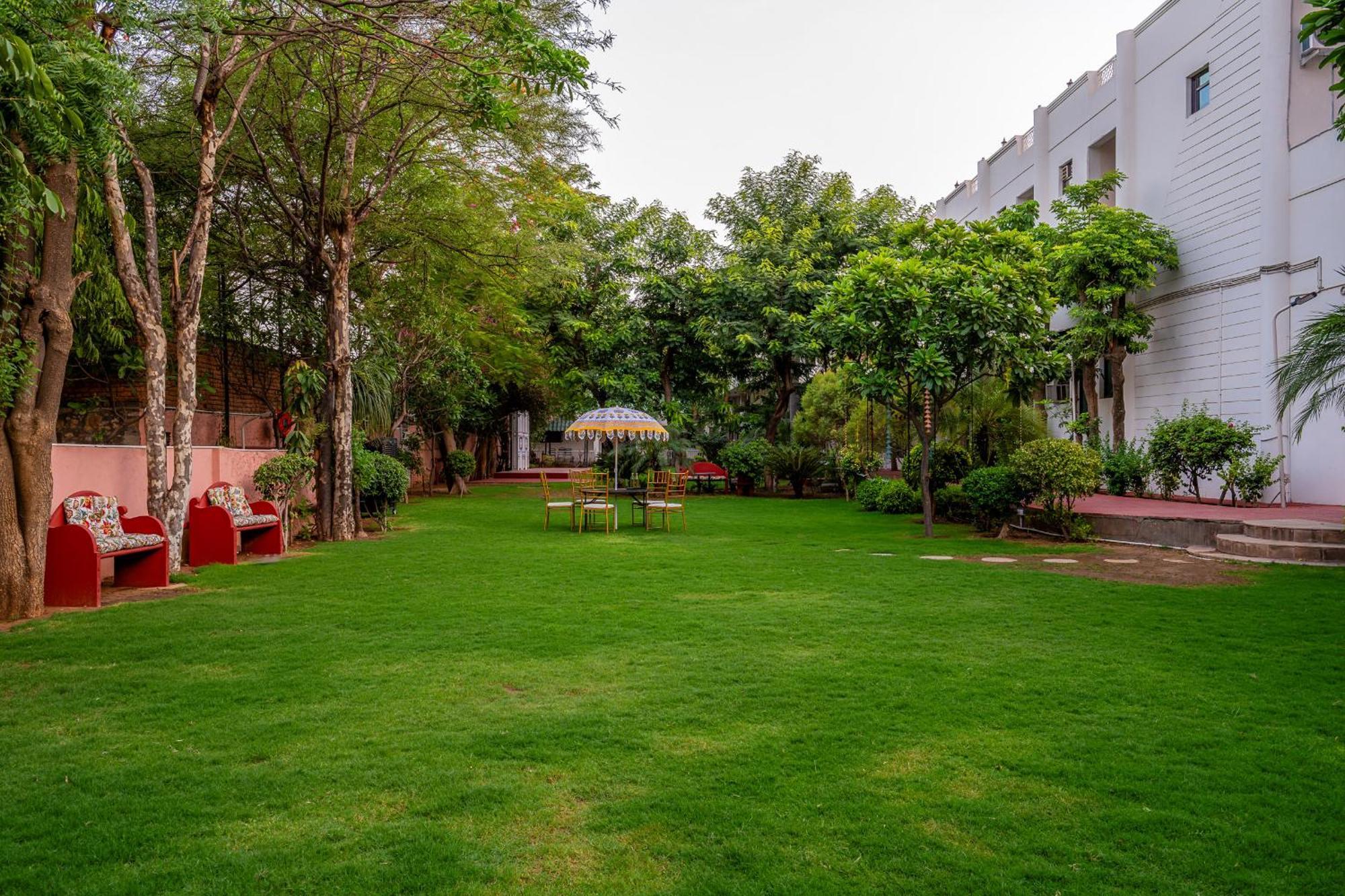 Nine Palms Hotel