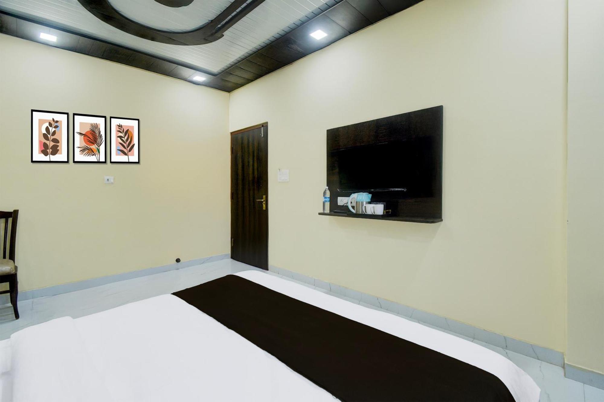 Hotel O Kishan Palace *
