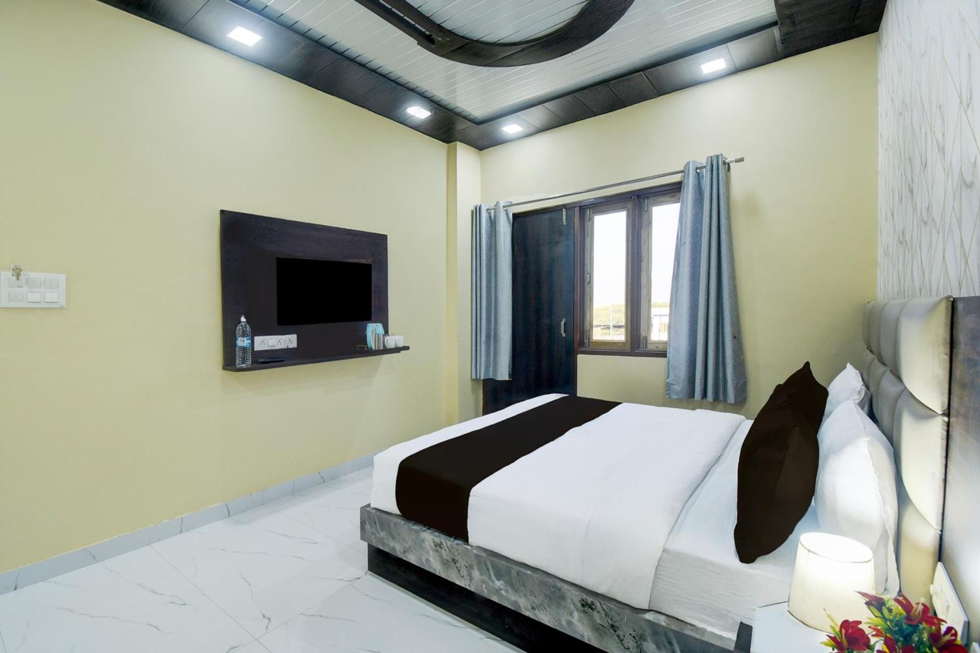 O Kishan Palace Hotel Jaipur