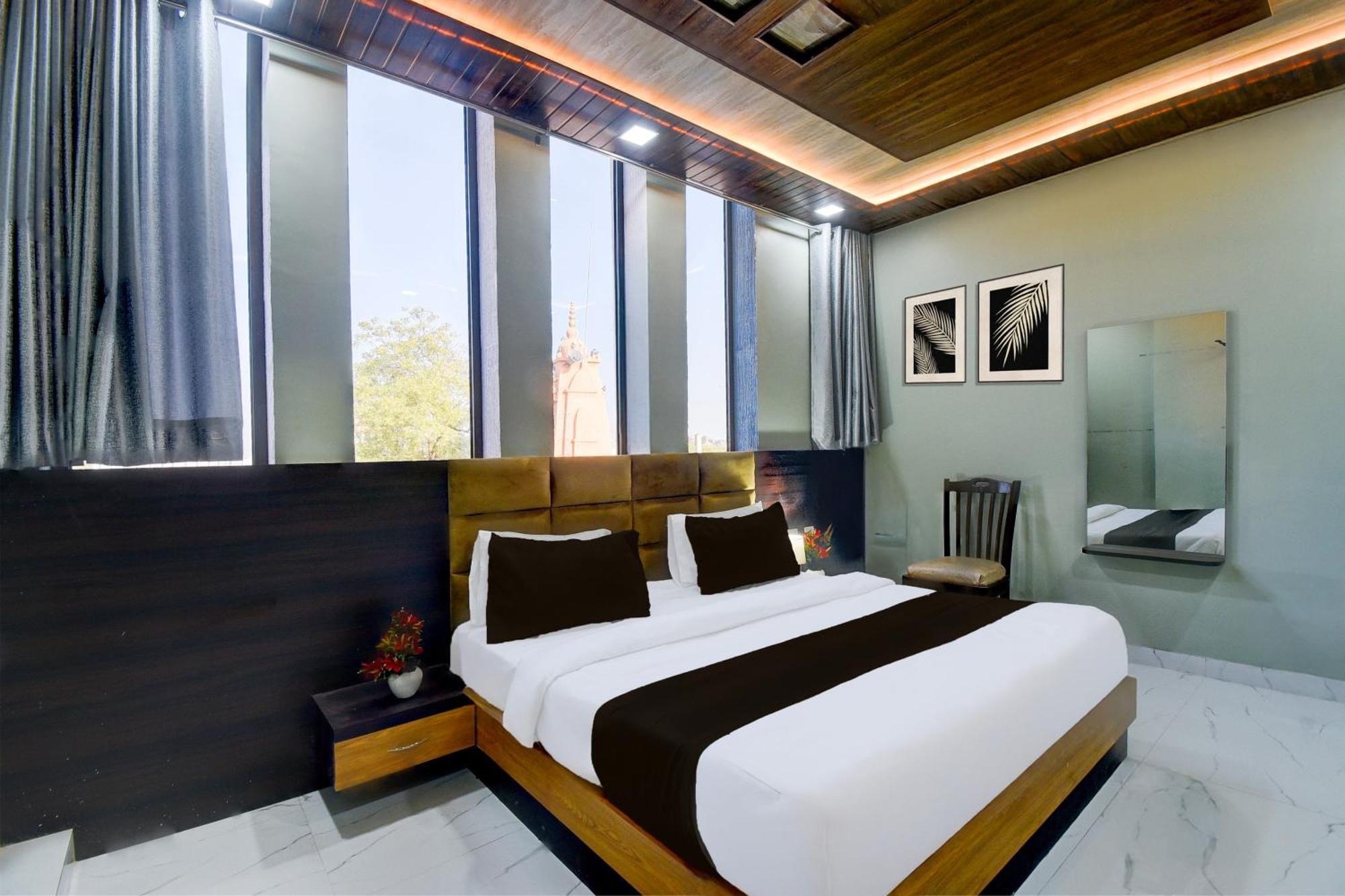 Hotel O Kishan Palace *