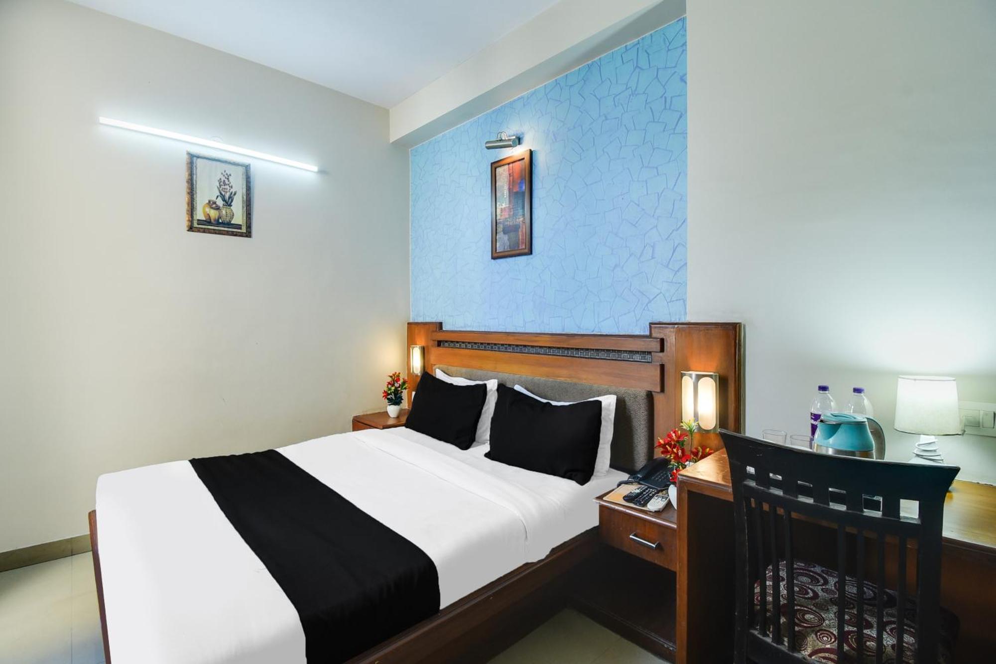 Hotel Super Townhouse Malviya Nagar Near Airport Formerly Royal Residency 3*